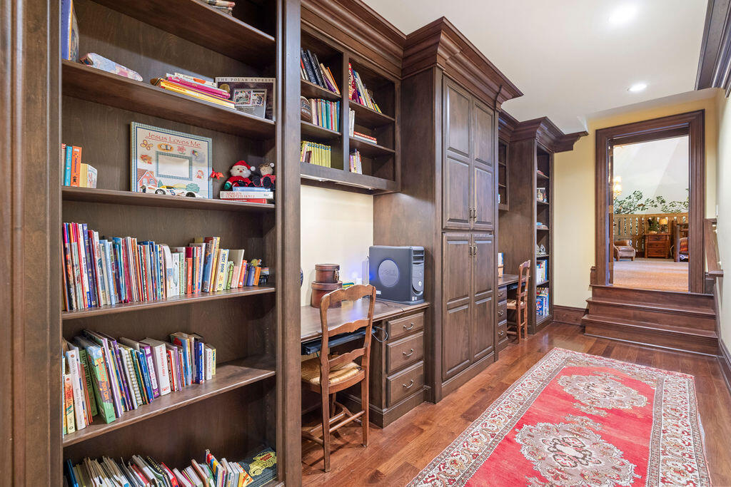 808 Oak Park Boulevard Property Photo 32