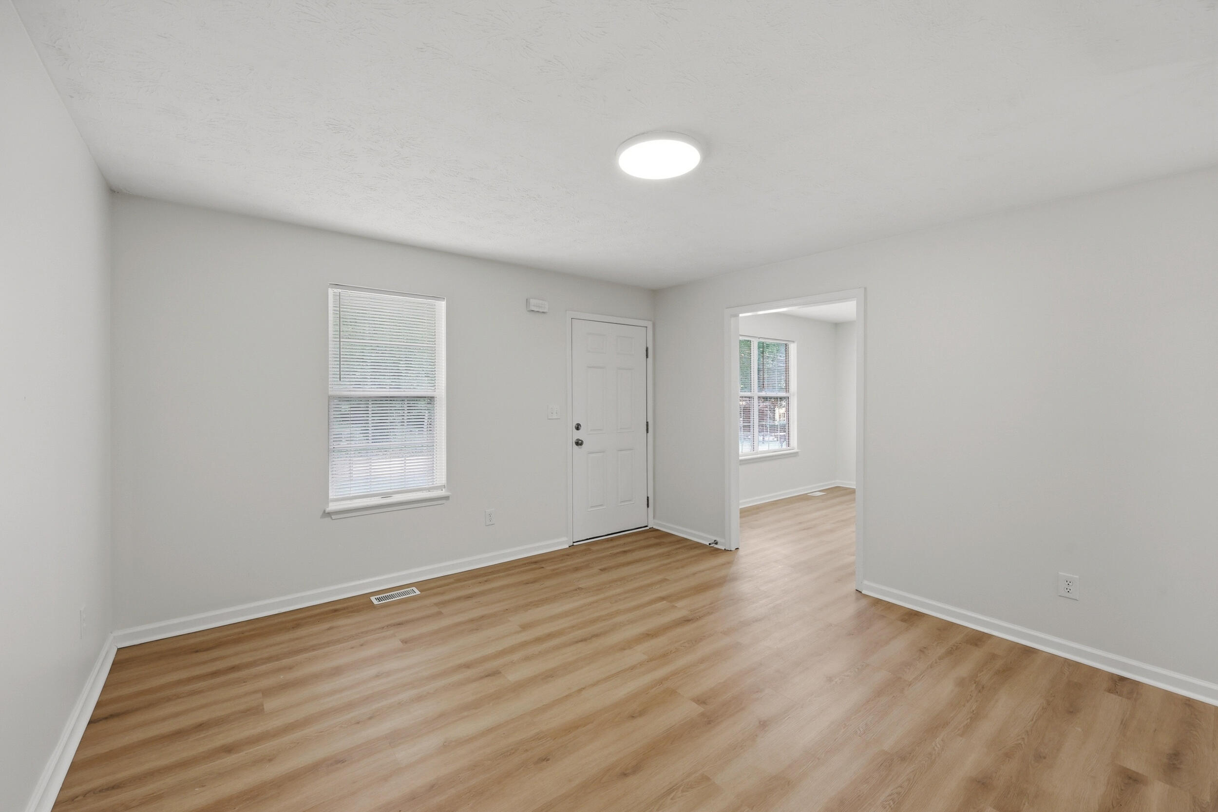 287 Young Street Property Photo 8