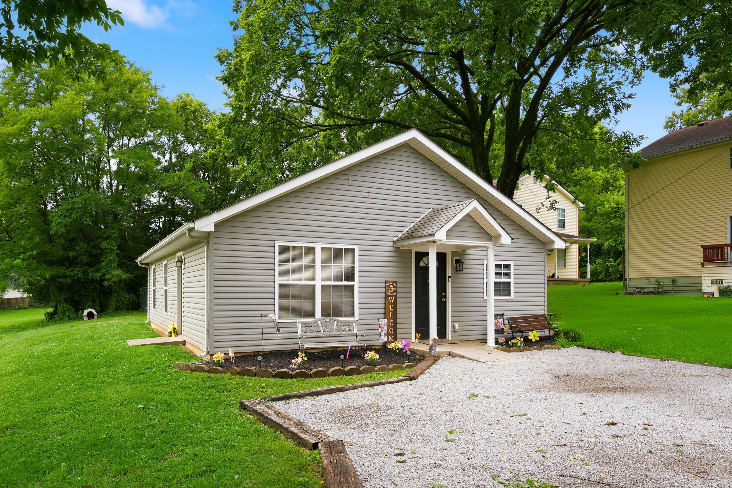 287 Young Street Property Photo 31