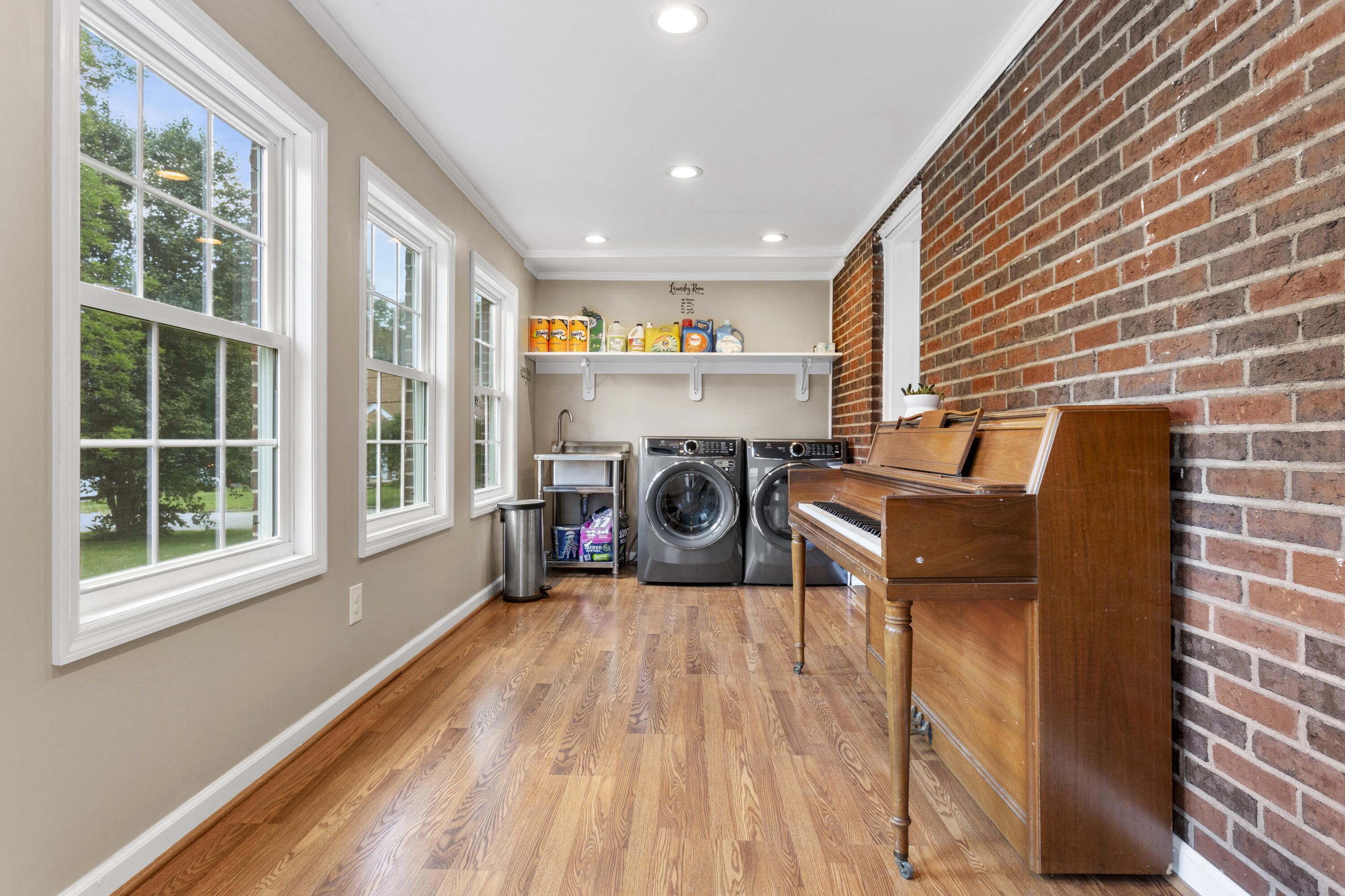 527 E Bridge Street Property Photo 19