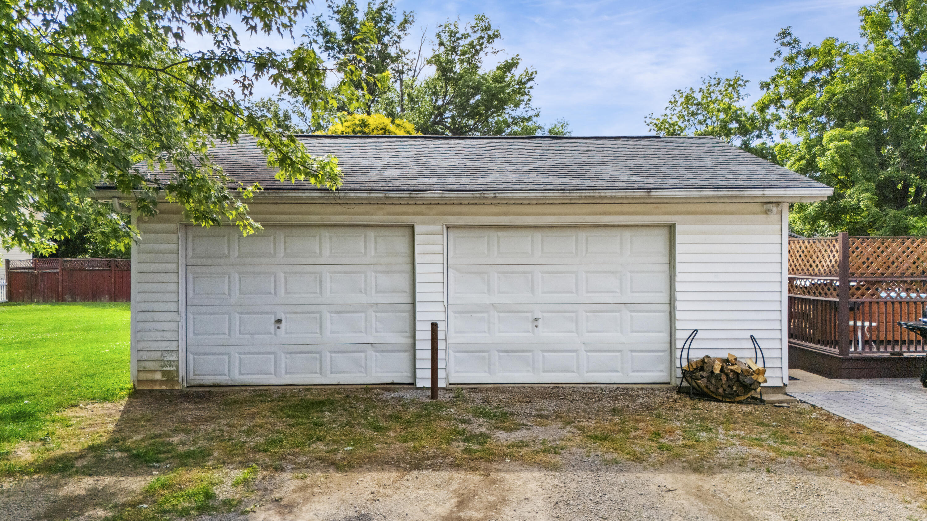 527 E Bridge Street Property Photo 41