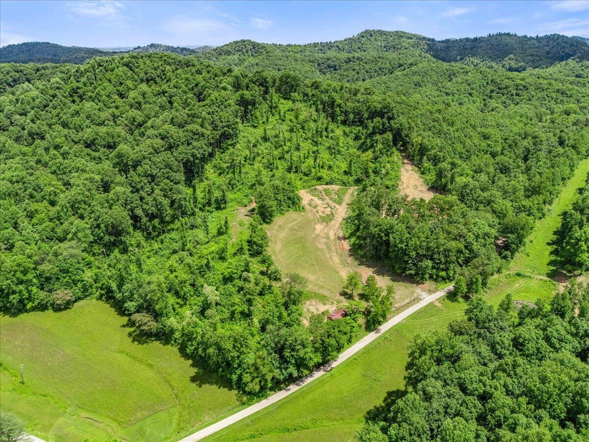 520 Gregory Tuttle Road Property Photo 2