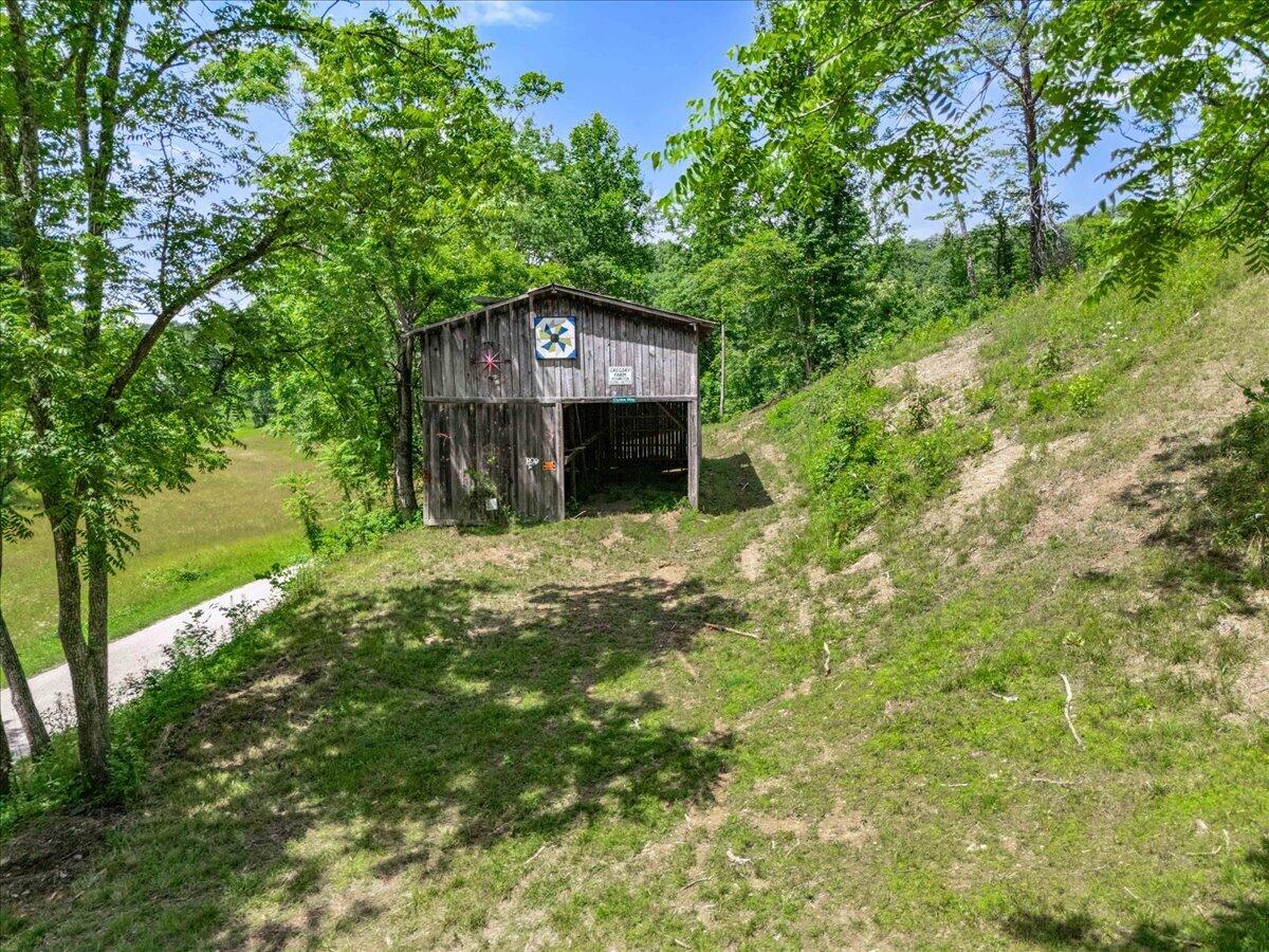 520 Gregory Tuttle Road Property Photo 5