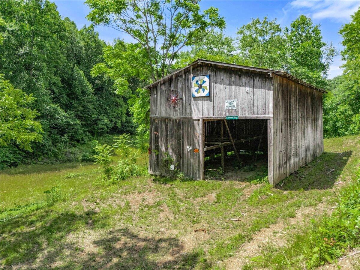 520 Gregory Tuttle Road Property Photo 6