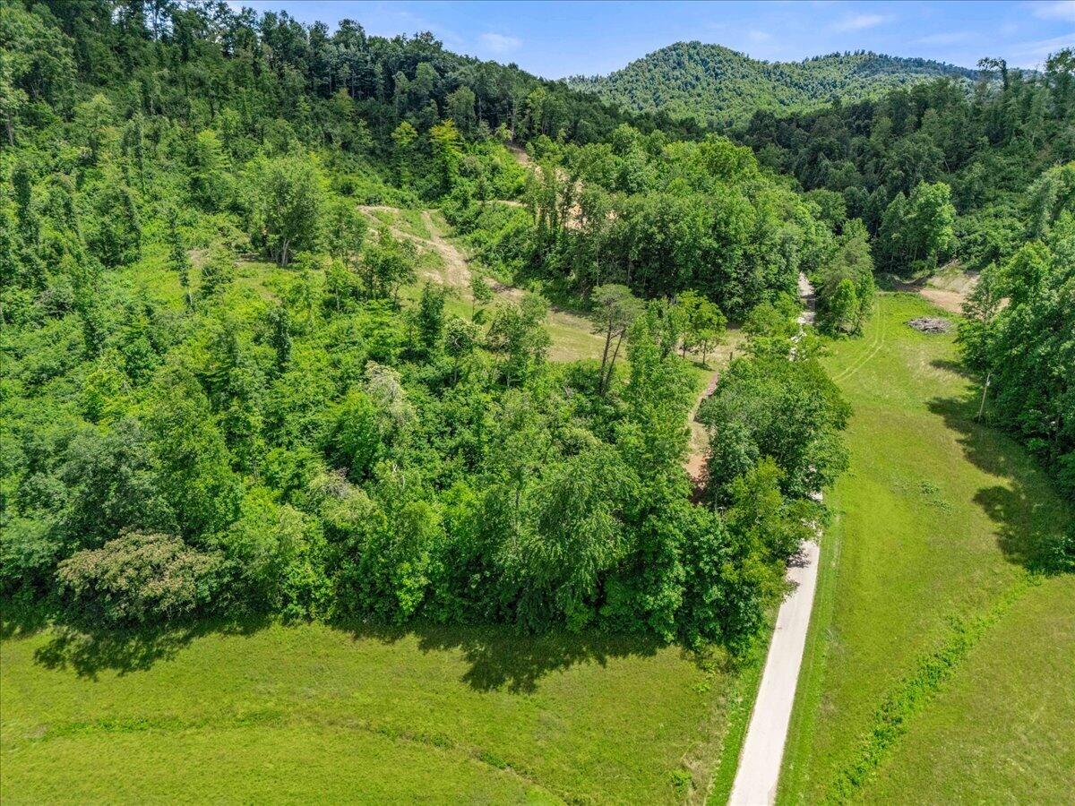 520 Gregory Tuttle Road Property Photo 12