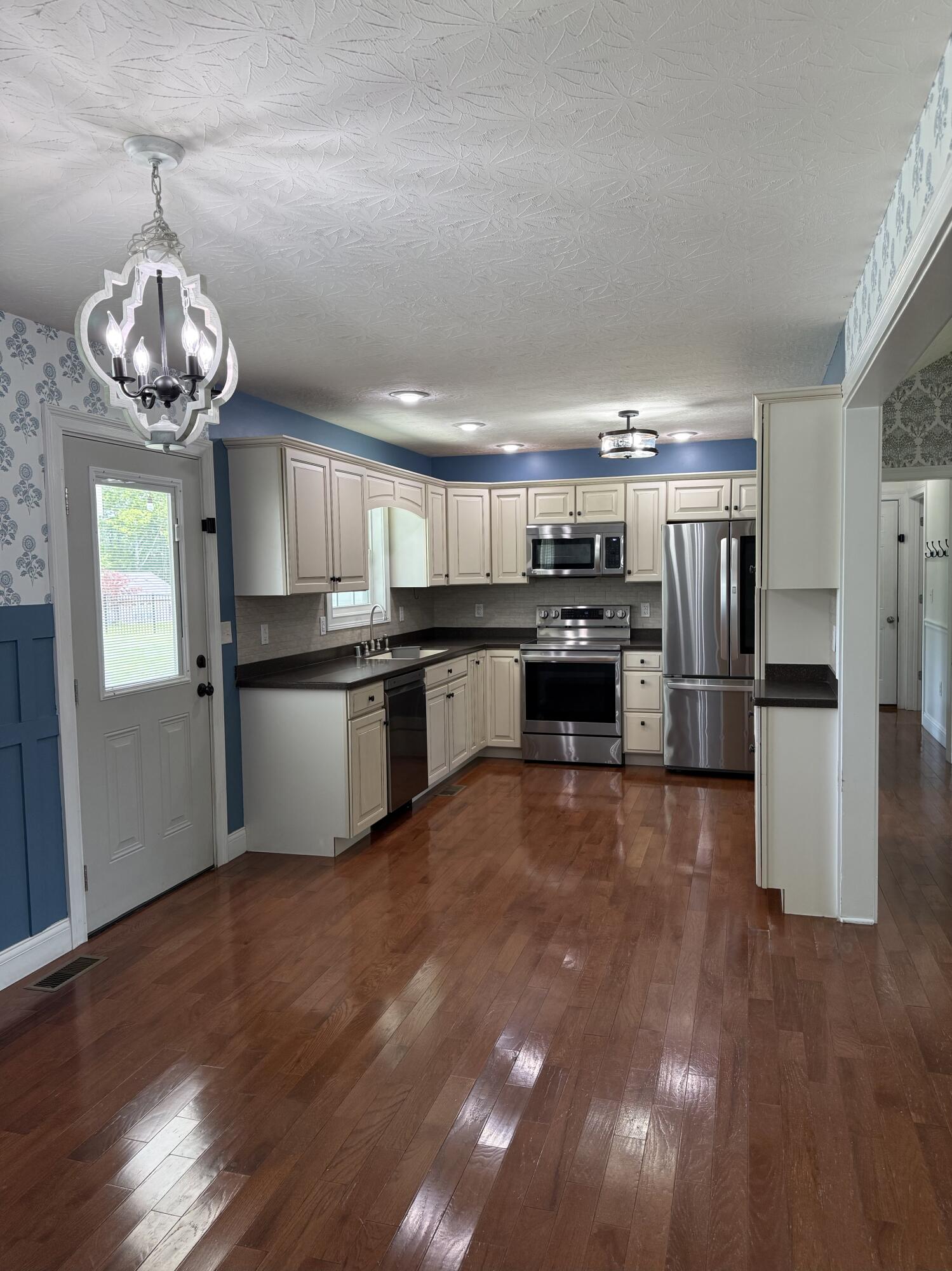 345 Eagle Drive Property Photo 6