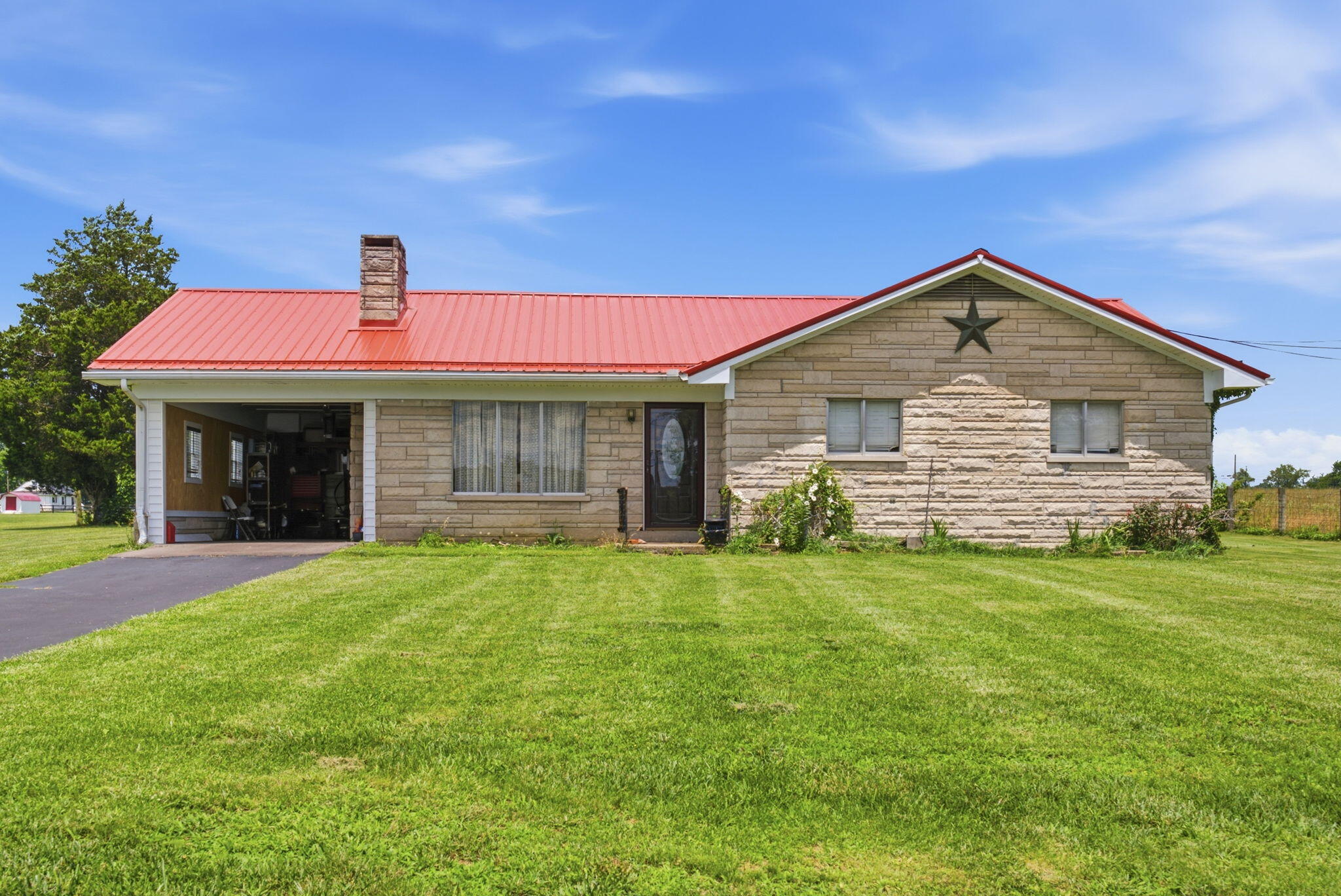 3341 Irvine Road Property Photo 2