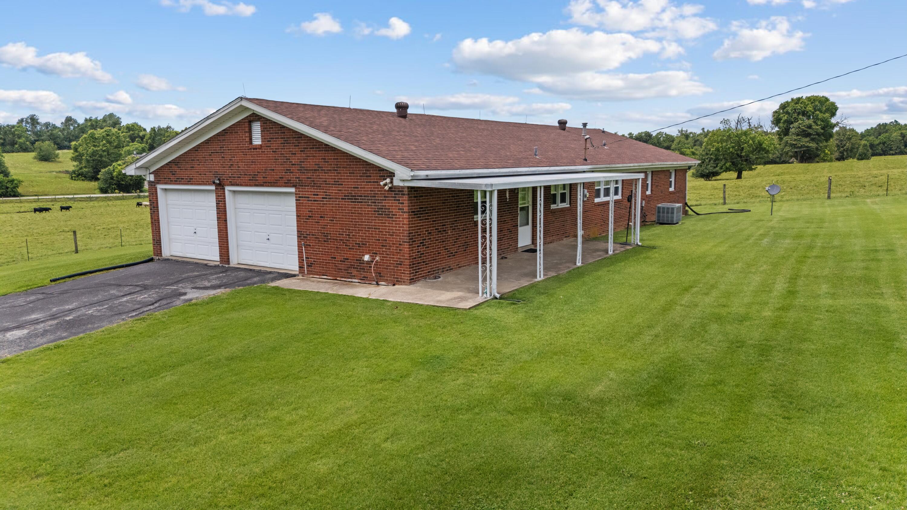 1055 Graves Road Property Photo 4