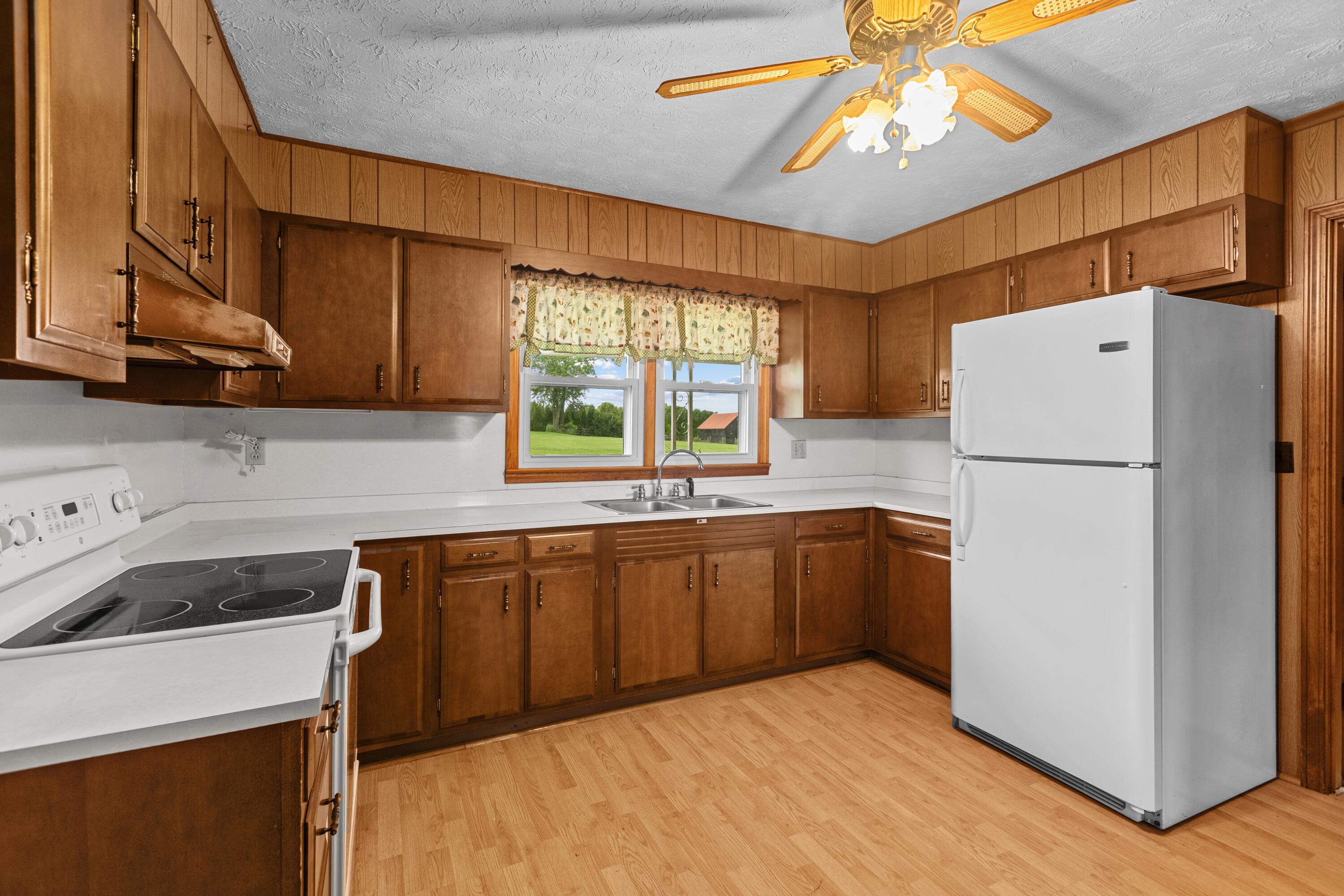 1055 Graves Road Property Photo 6