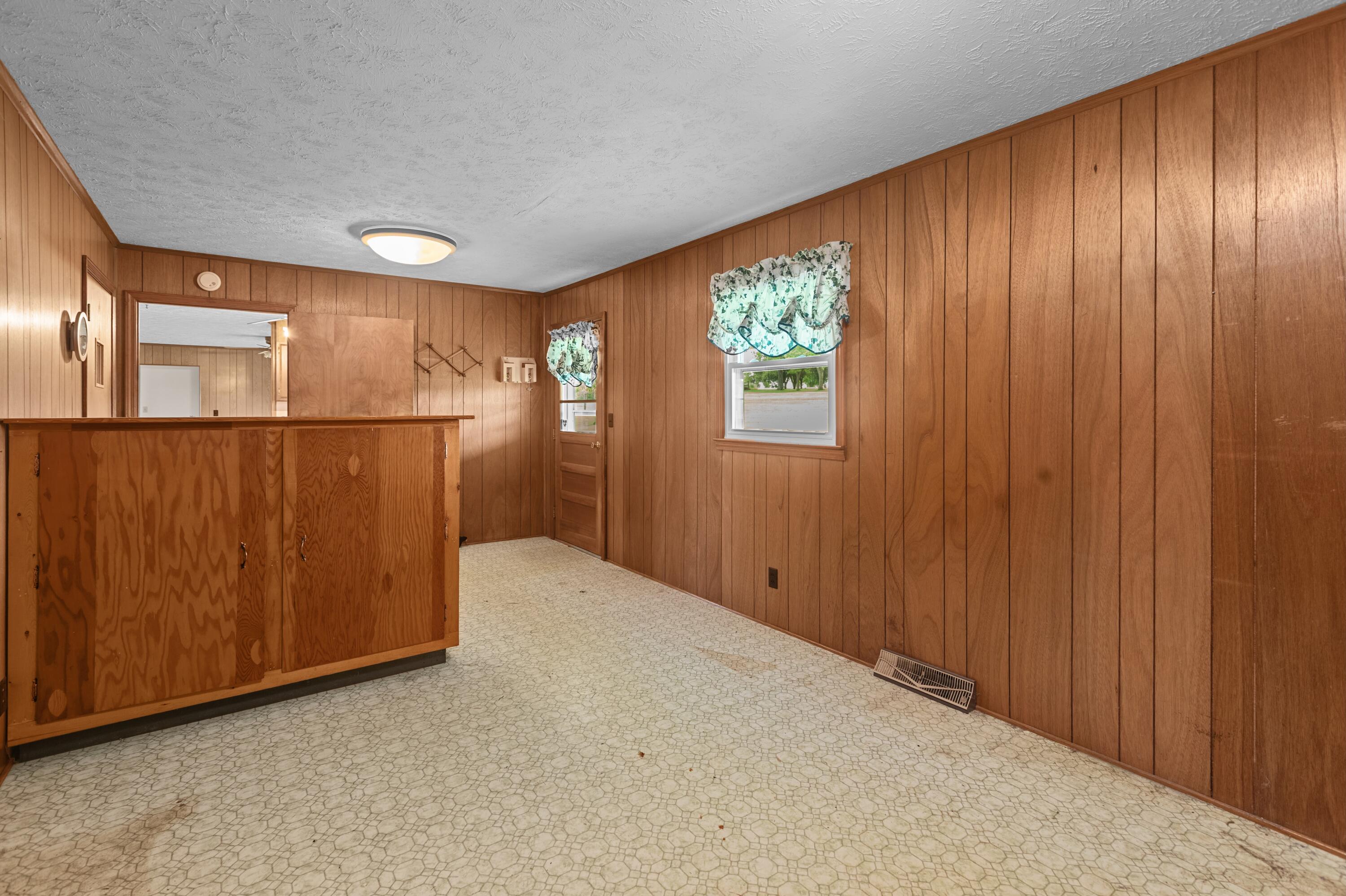 1055 Graves Road Property Photo 8