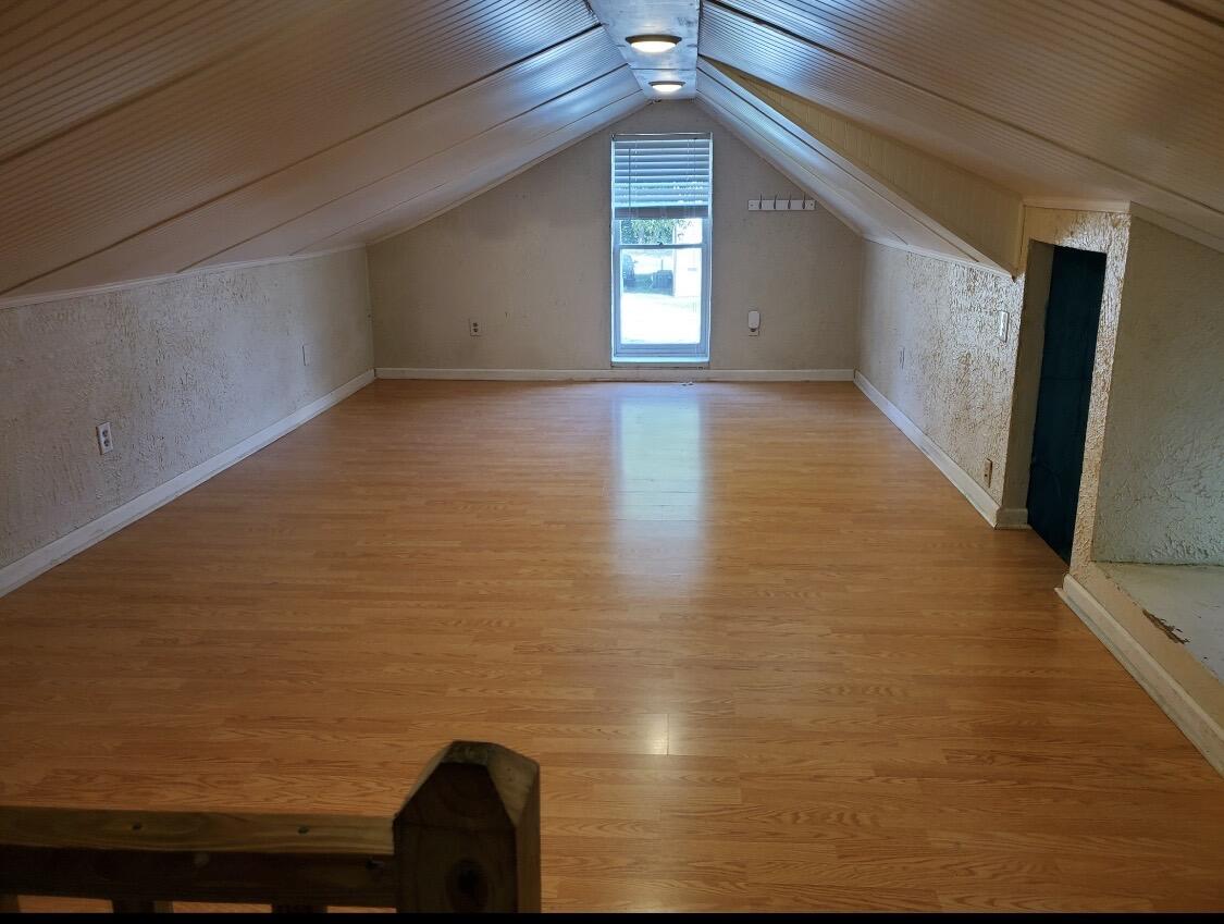 1043 Crescent Avenue Property Photo 19