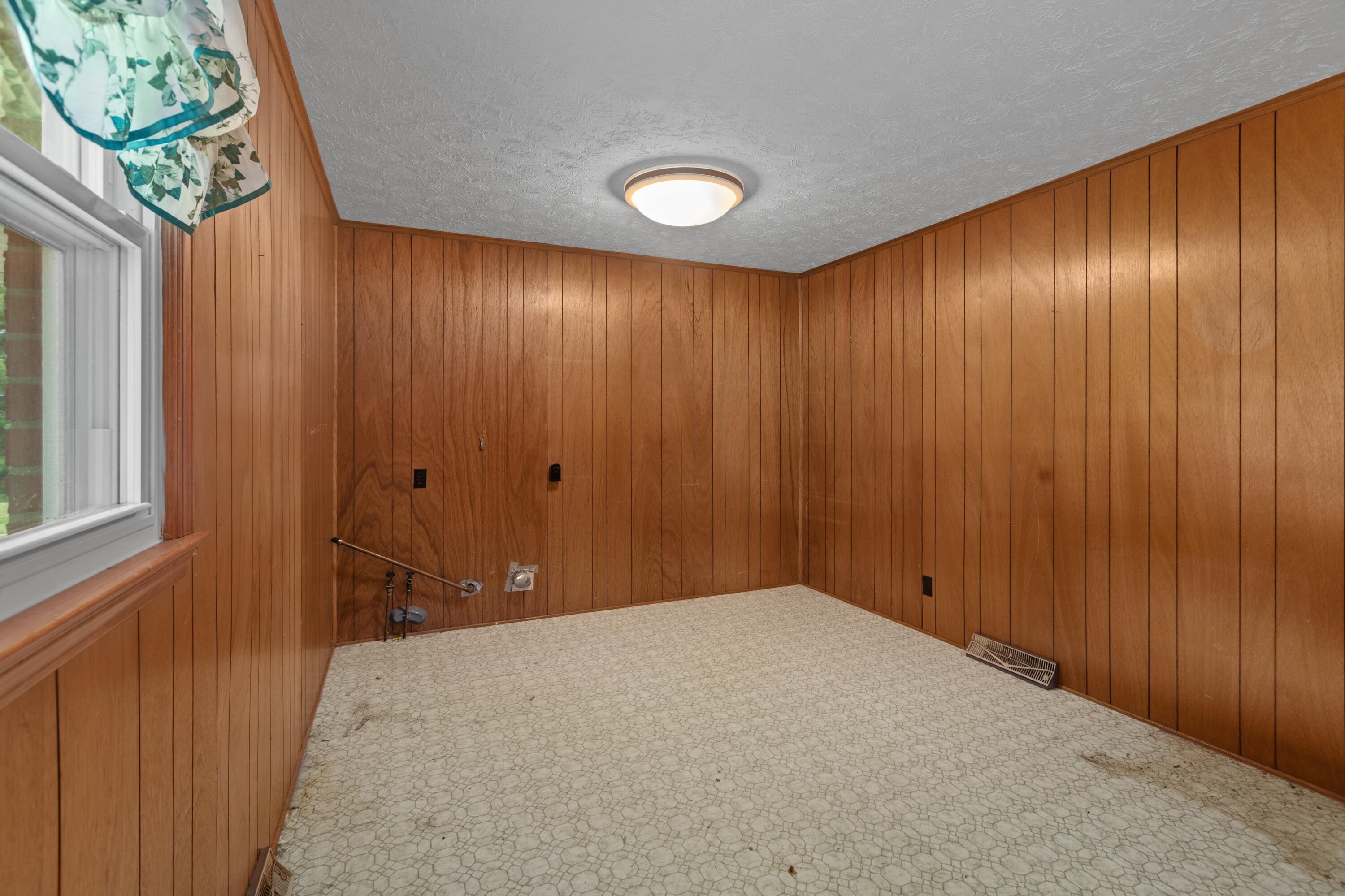1055 Graves Road Property Photo 5