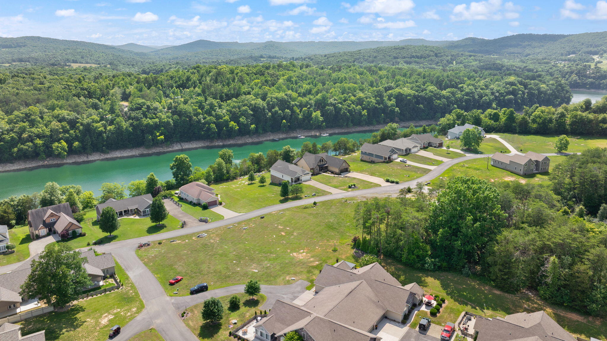 413 Deer Lake Place Property Photo 4