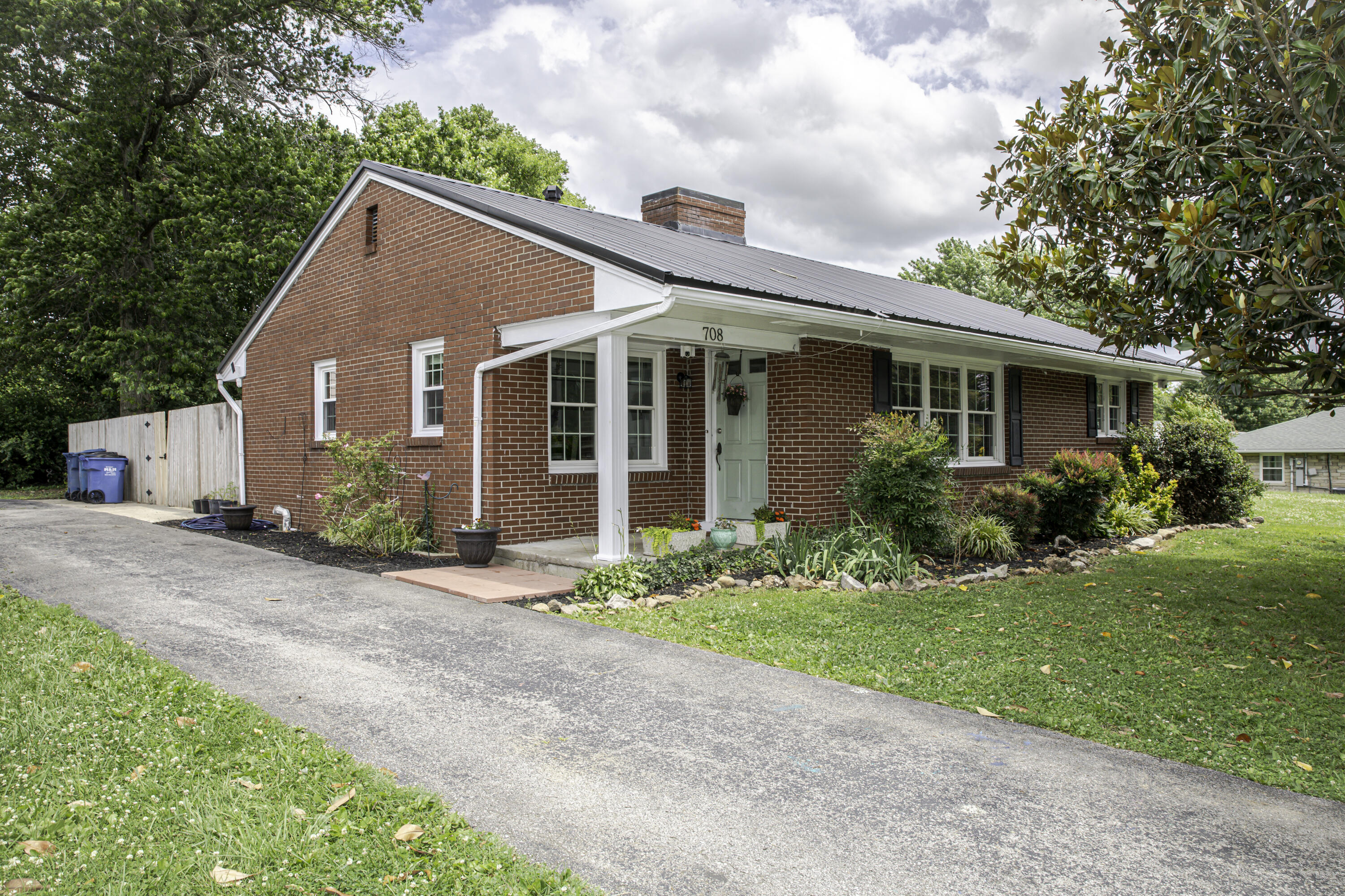 708 N Maple Avenue Property Photo 1