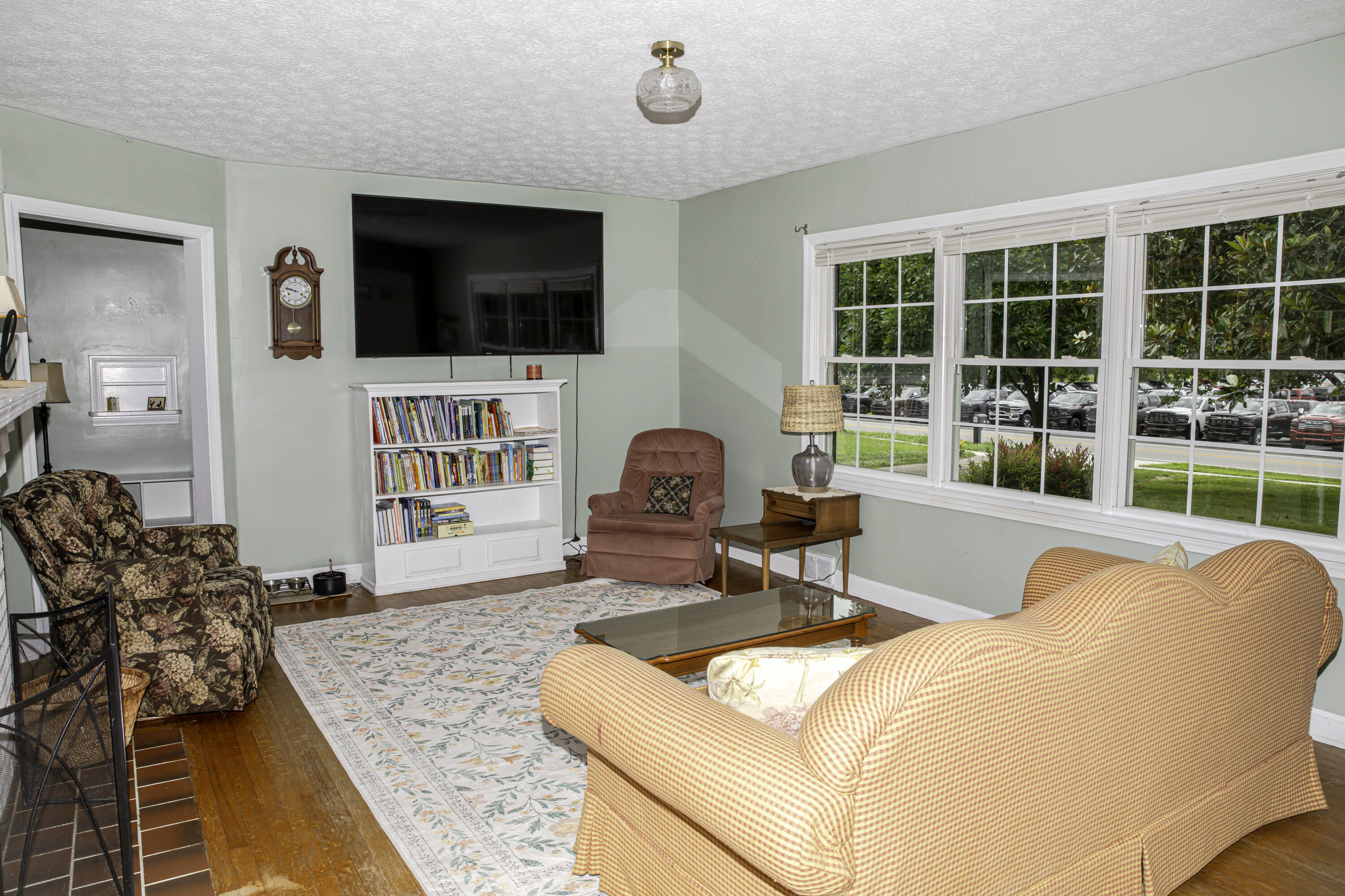 708 N Maple Avenue Property Photo 3