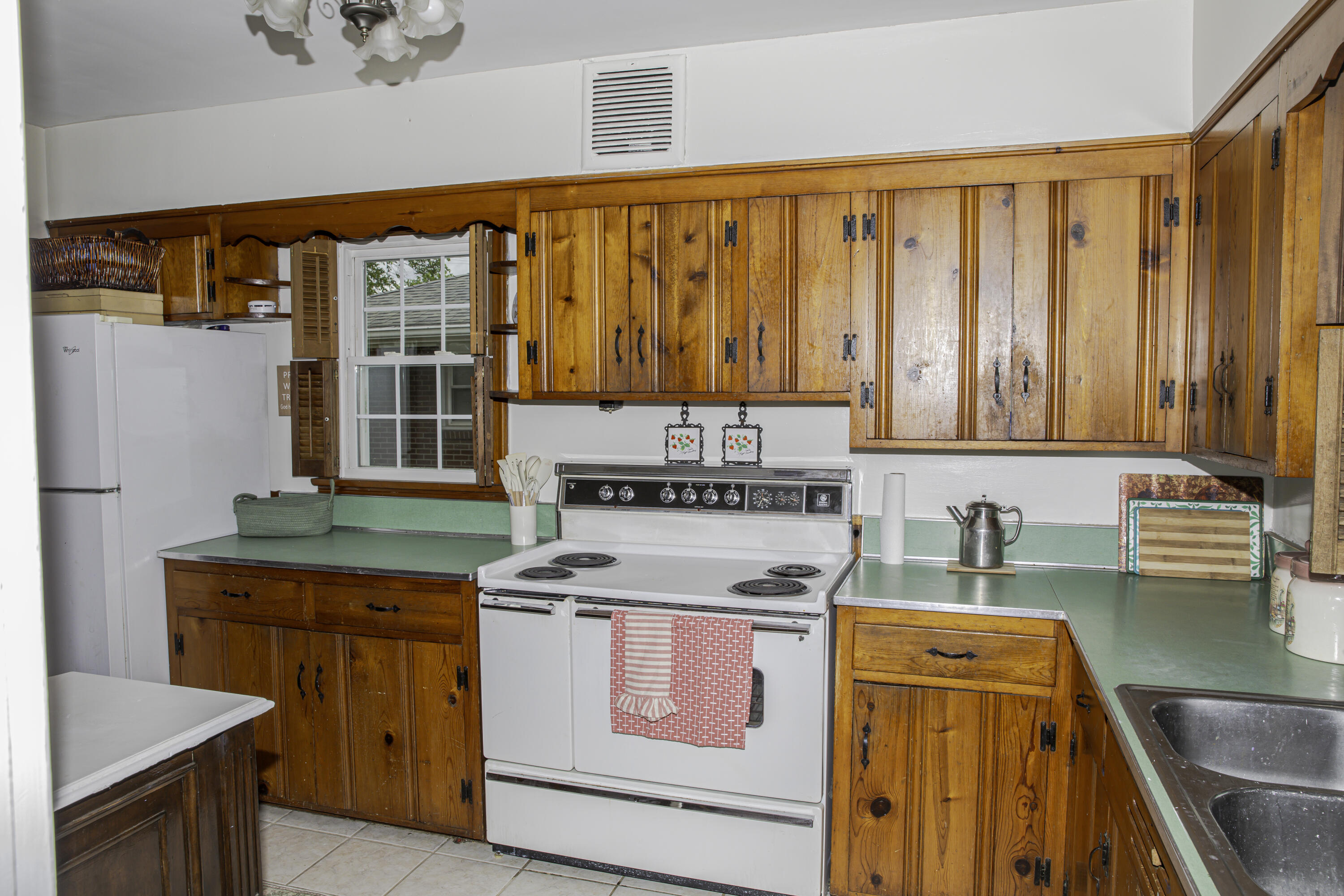 708 N Maple Avenue Property Photo 9