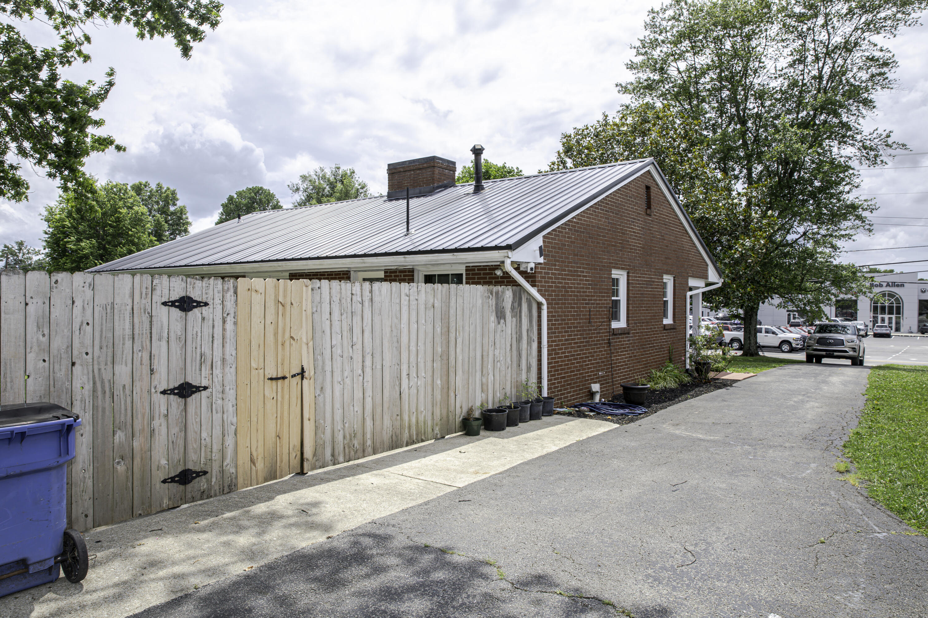 708 N Maple Avenue Property Photo 23