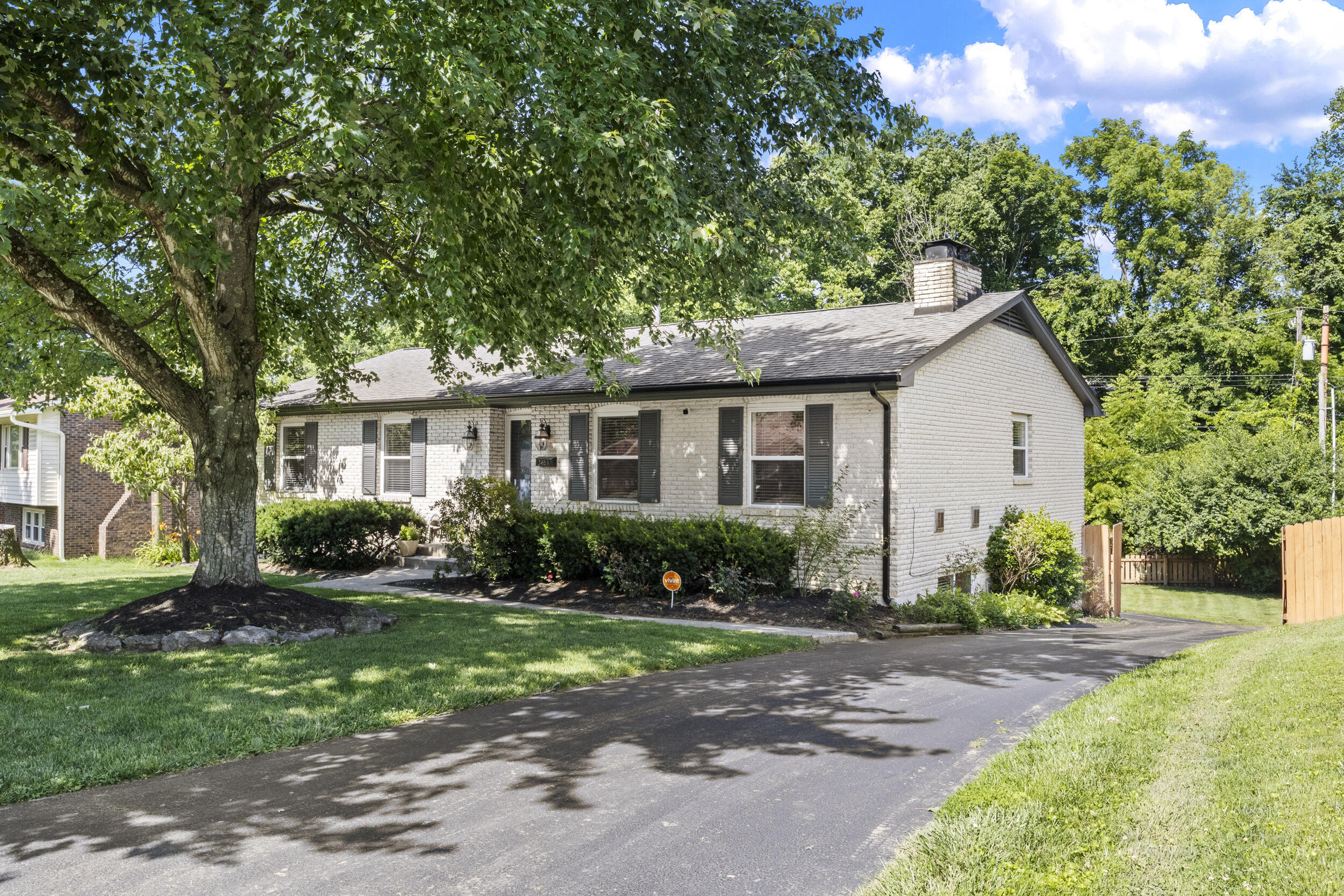 3483 Lansdowne Drive Property Photo 4