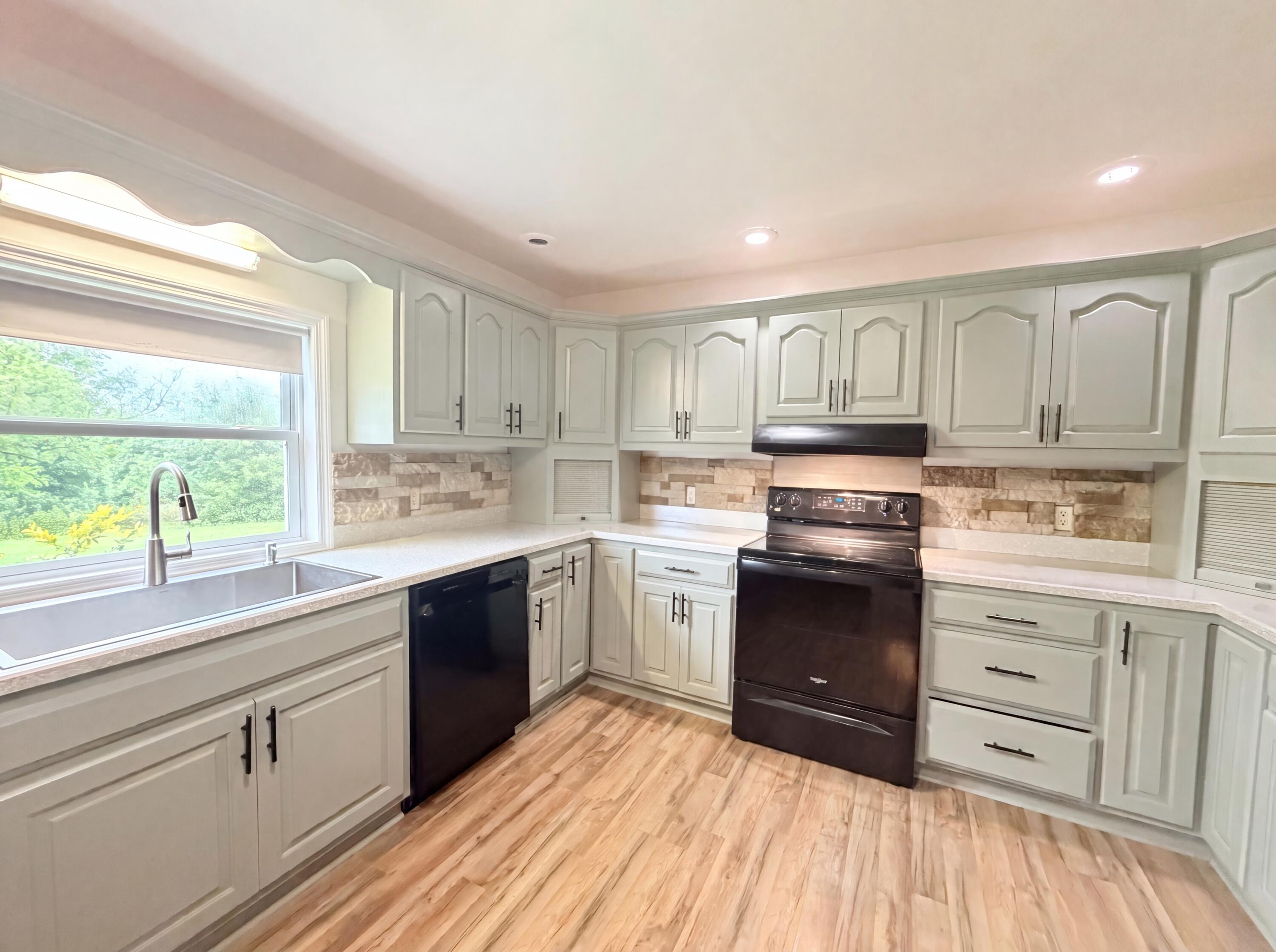 144 Lizzie Wallin Property Photo 7