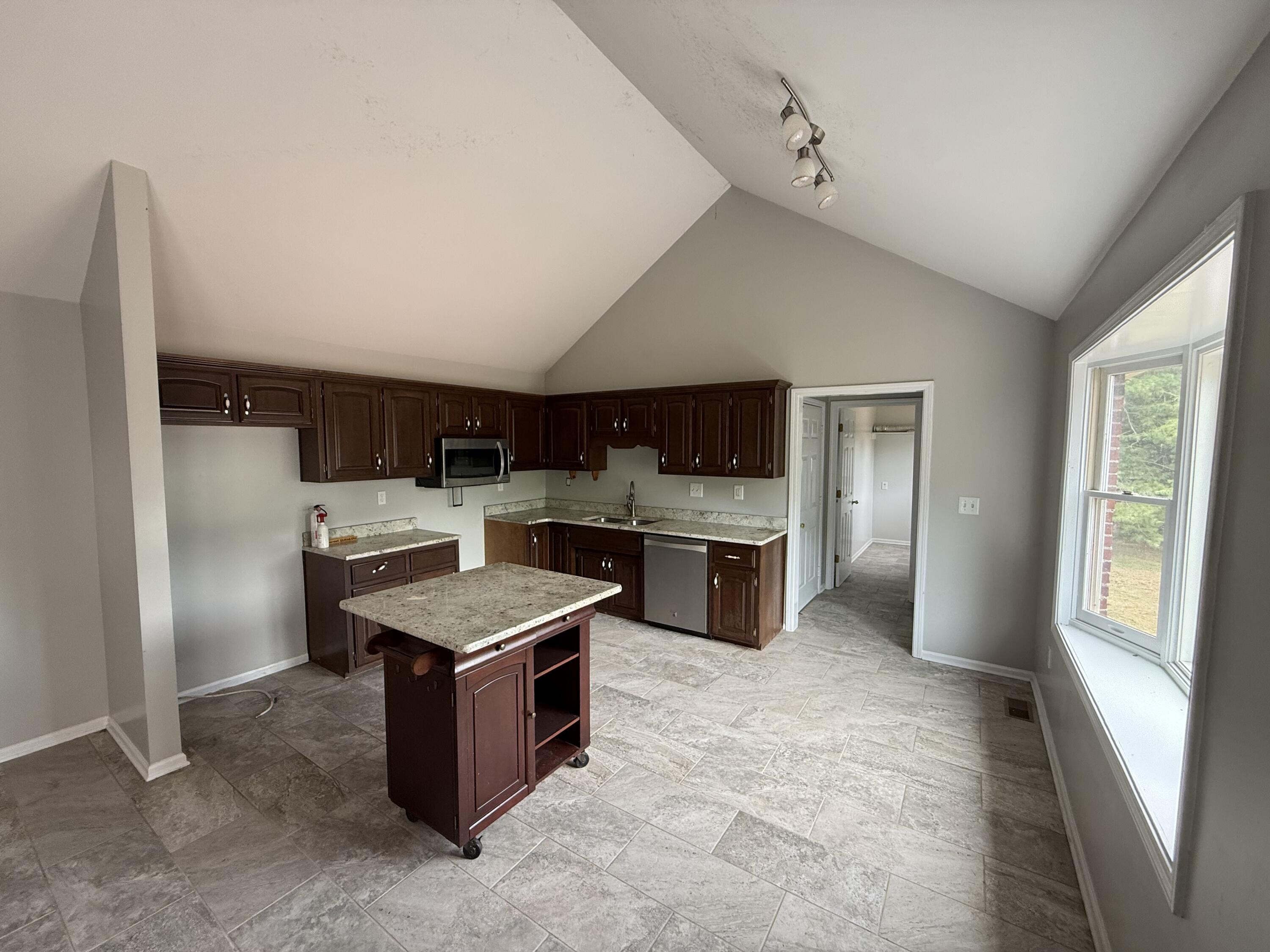 1109 Mitchell Lane Property Photo 6