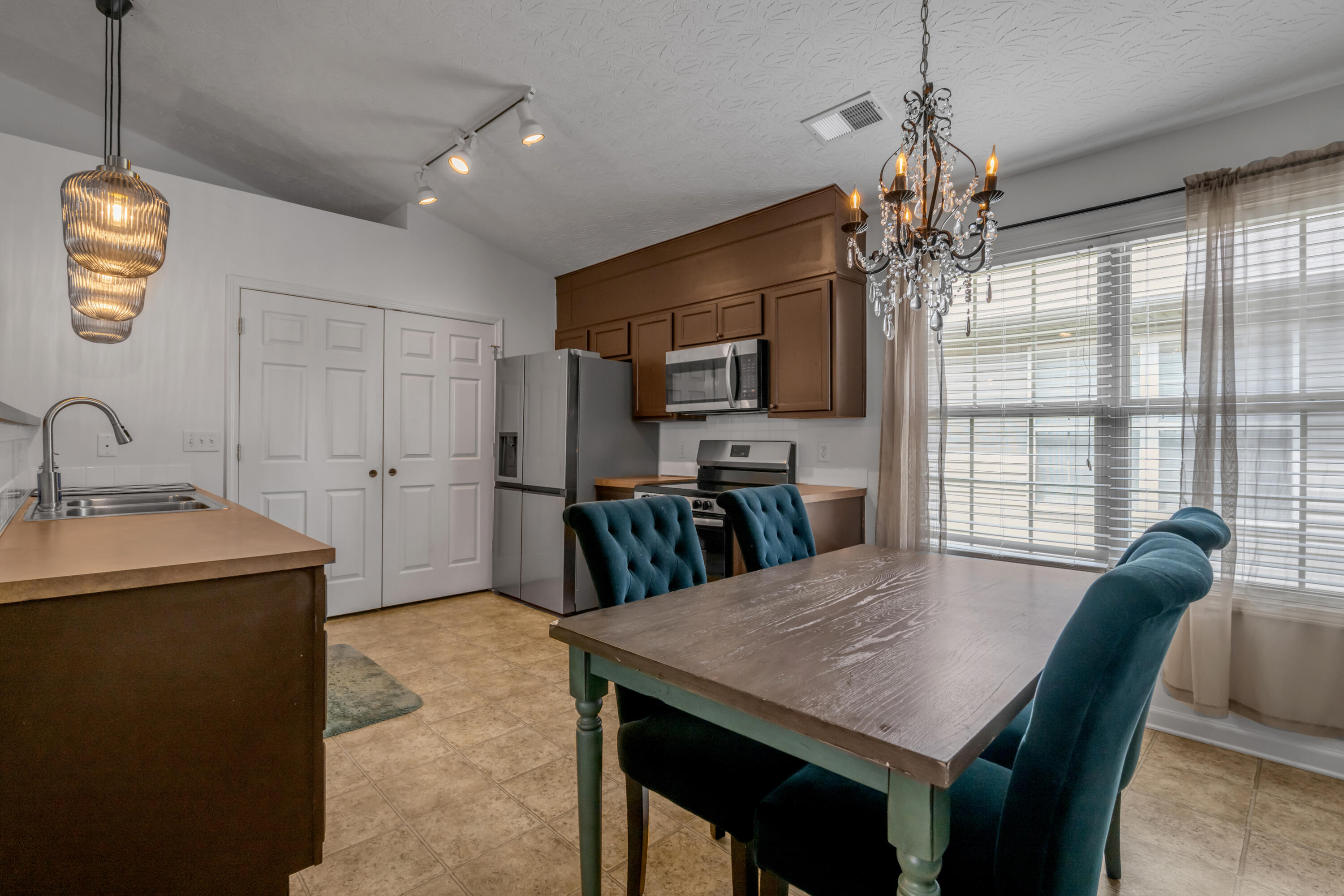 944 Winding Oak Trail Property Photo 7