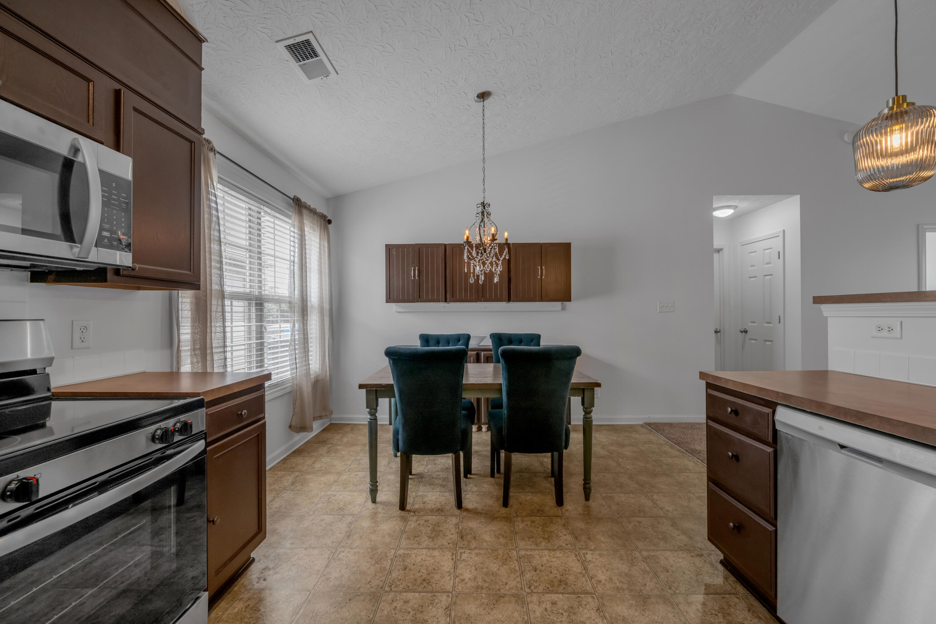 944 Winding Oak Trail Property Photo 8