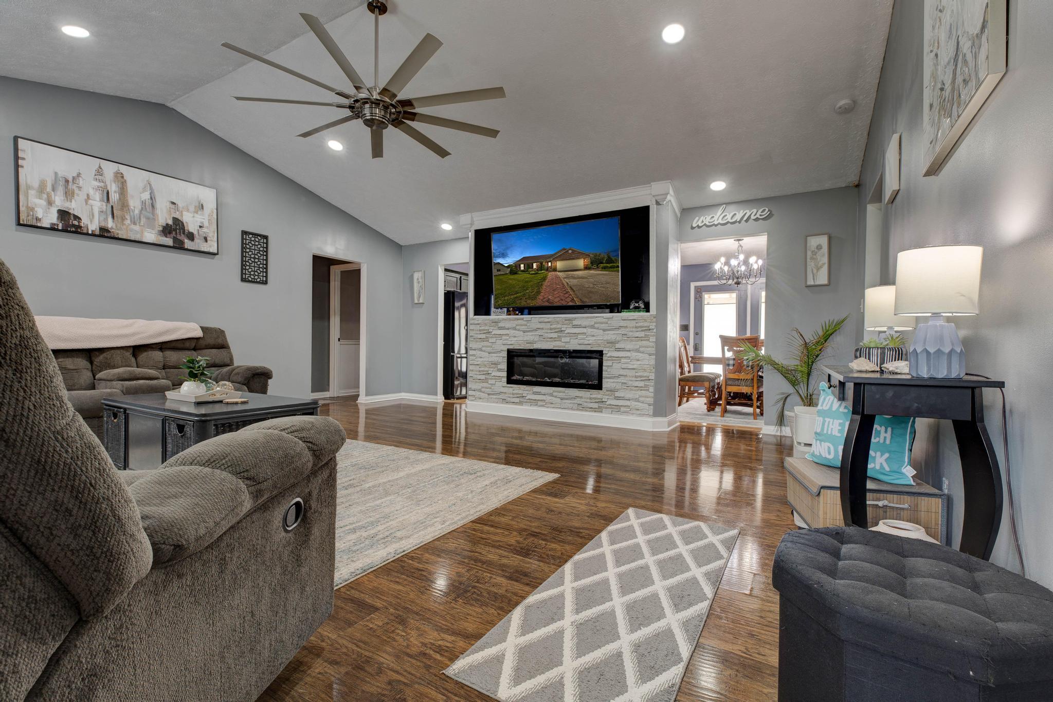 210 Helena Drive Property Photo 4