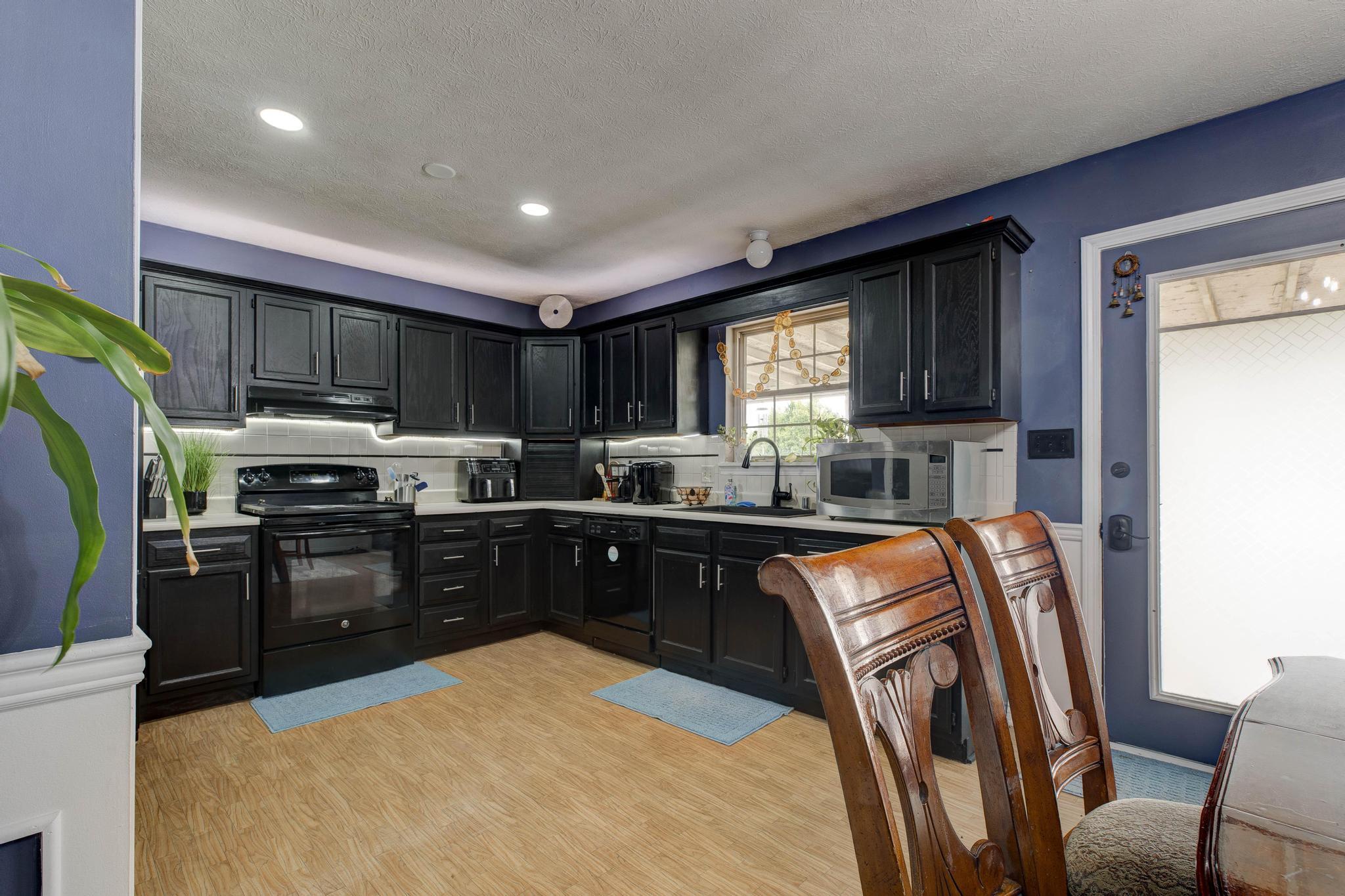 210 Helena Drive Property Photo 10
