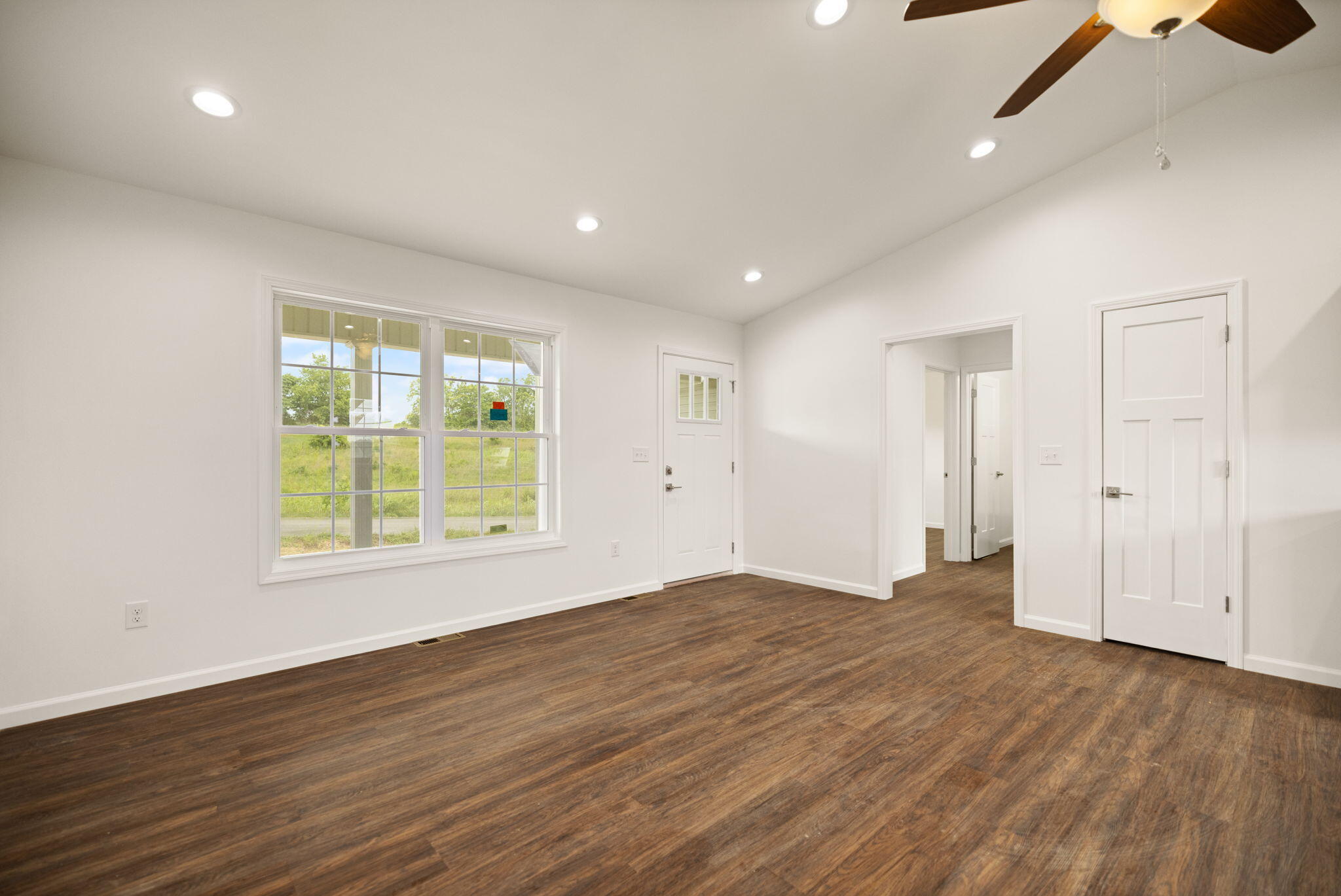 405 Drake Drive Property Photo 3