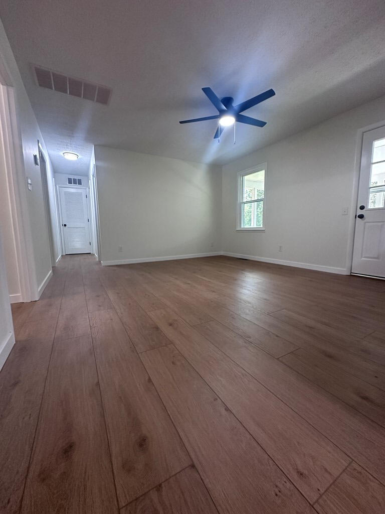 1821 Ash Street Property Photo 9