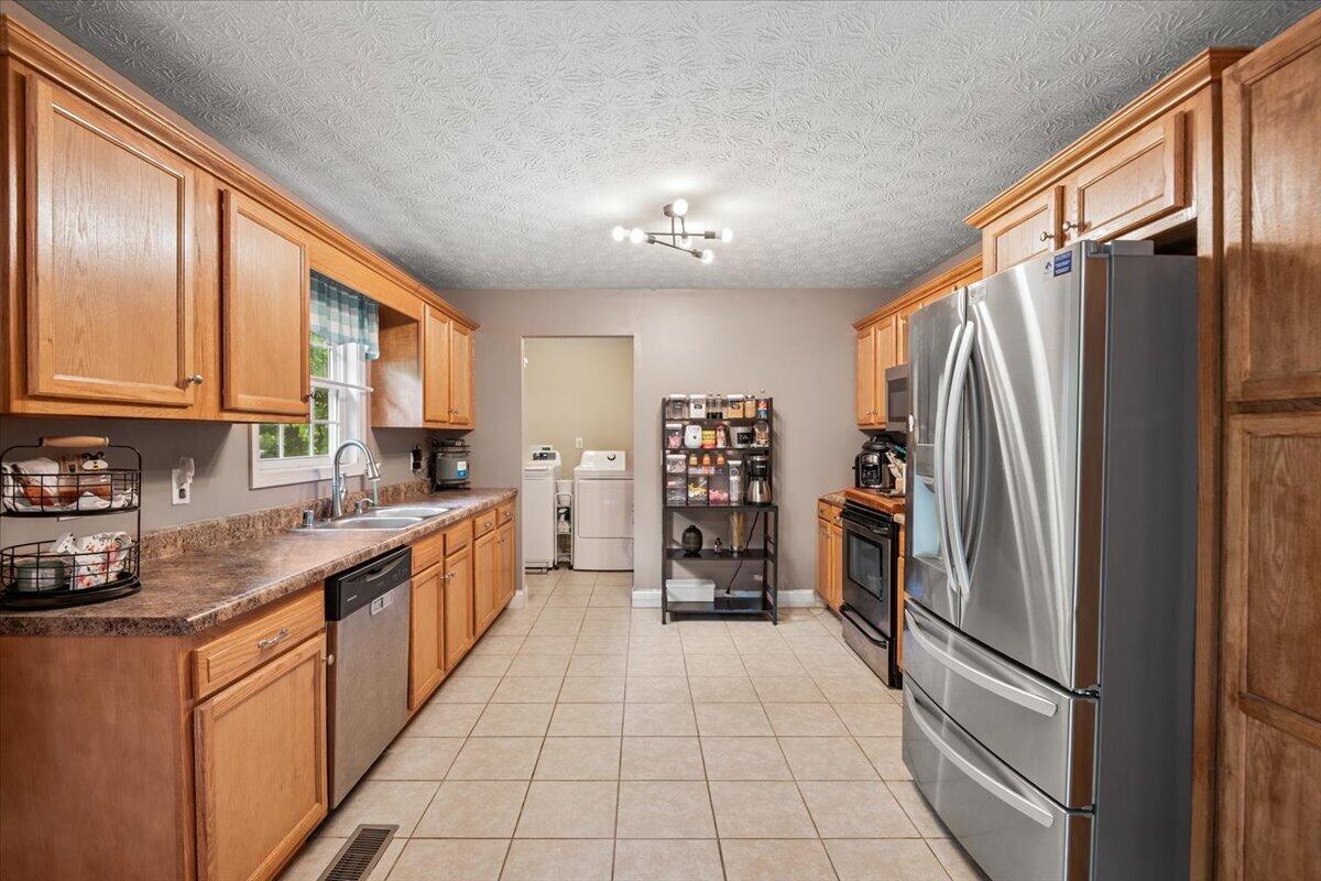 59 April Lane Property Photo 10