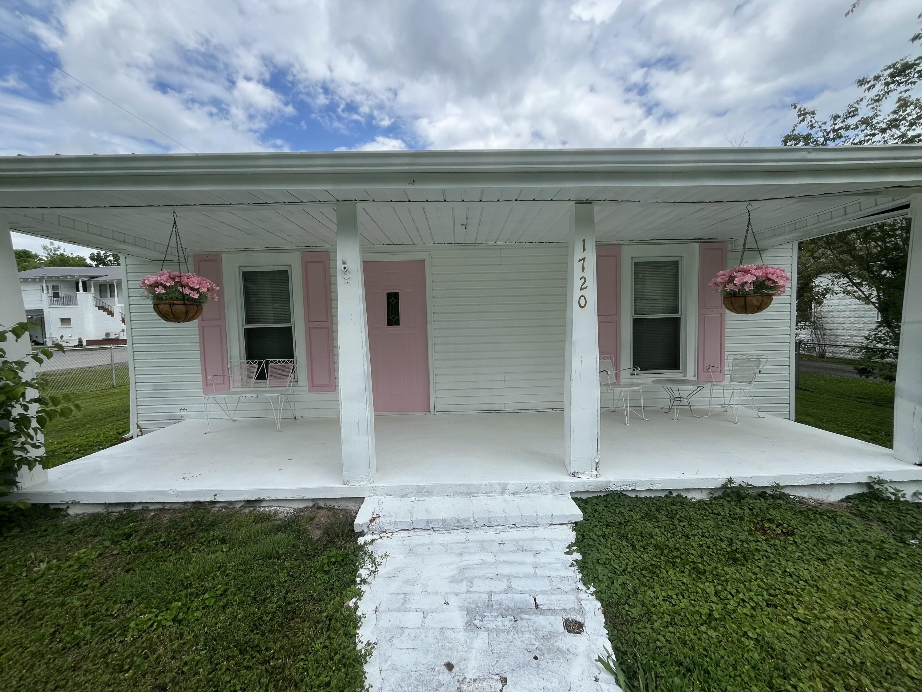 1720 Exeter Avenue Property Photo 2