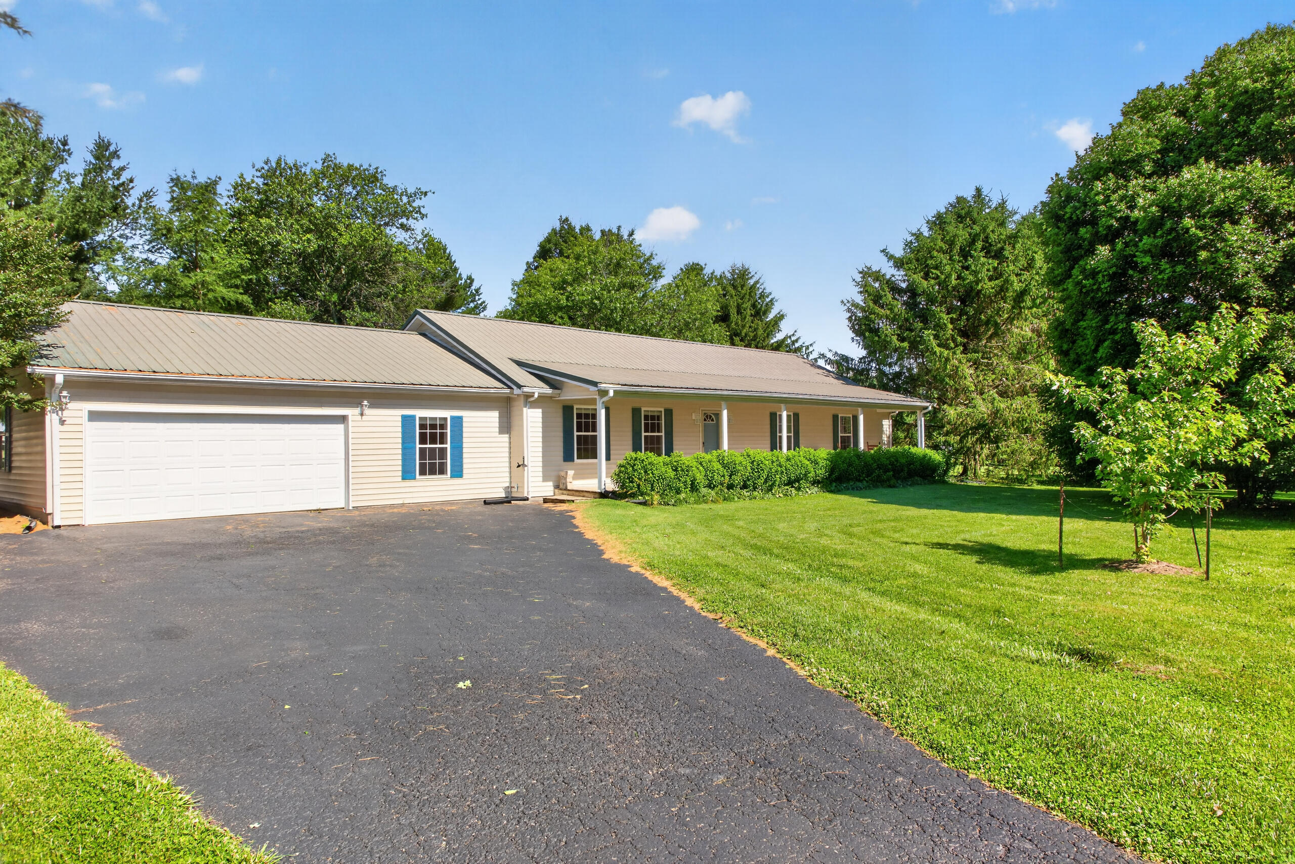 600 Ison Lane Property Photo 1