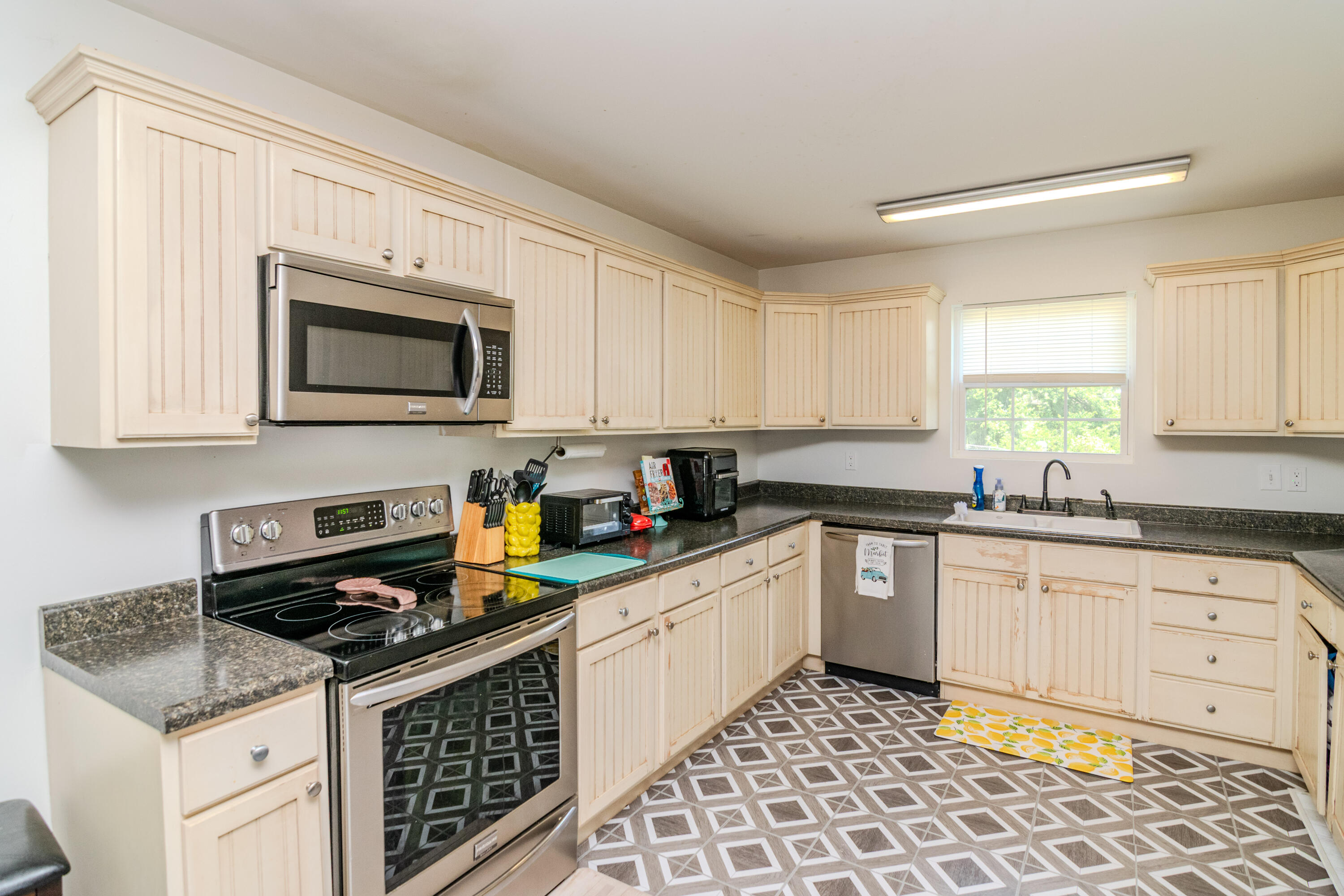 103 Boreing Drive Property Photo 4