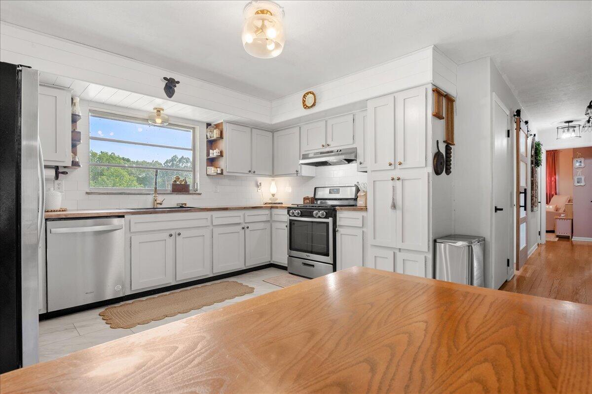 460 Topton Road Property Photo 6
