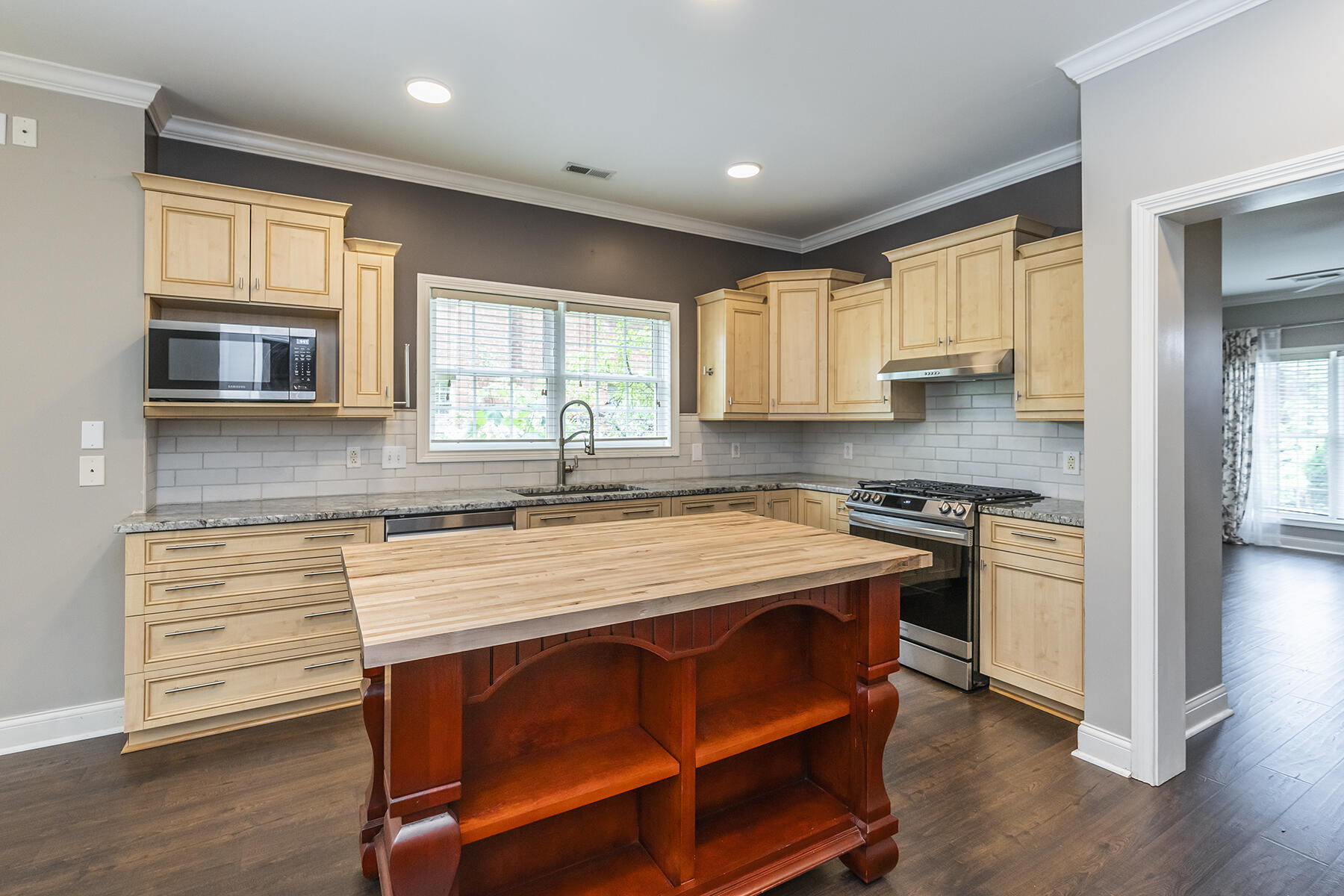 997 Star Shoot Parkway Property Photo 8