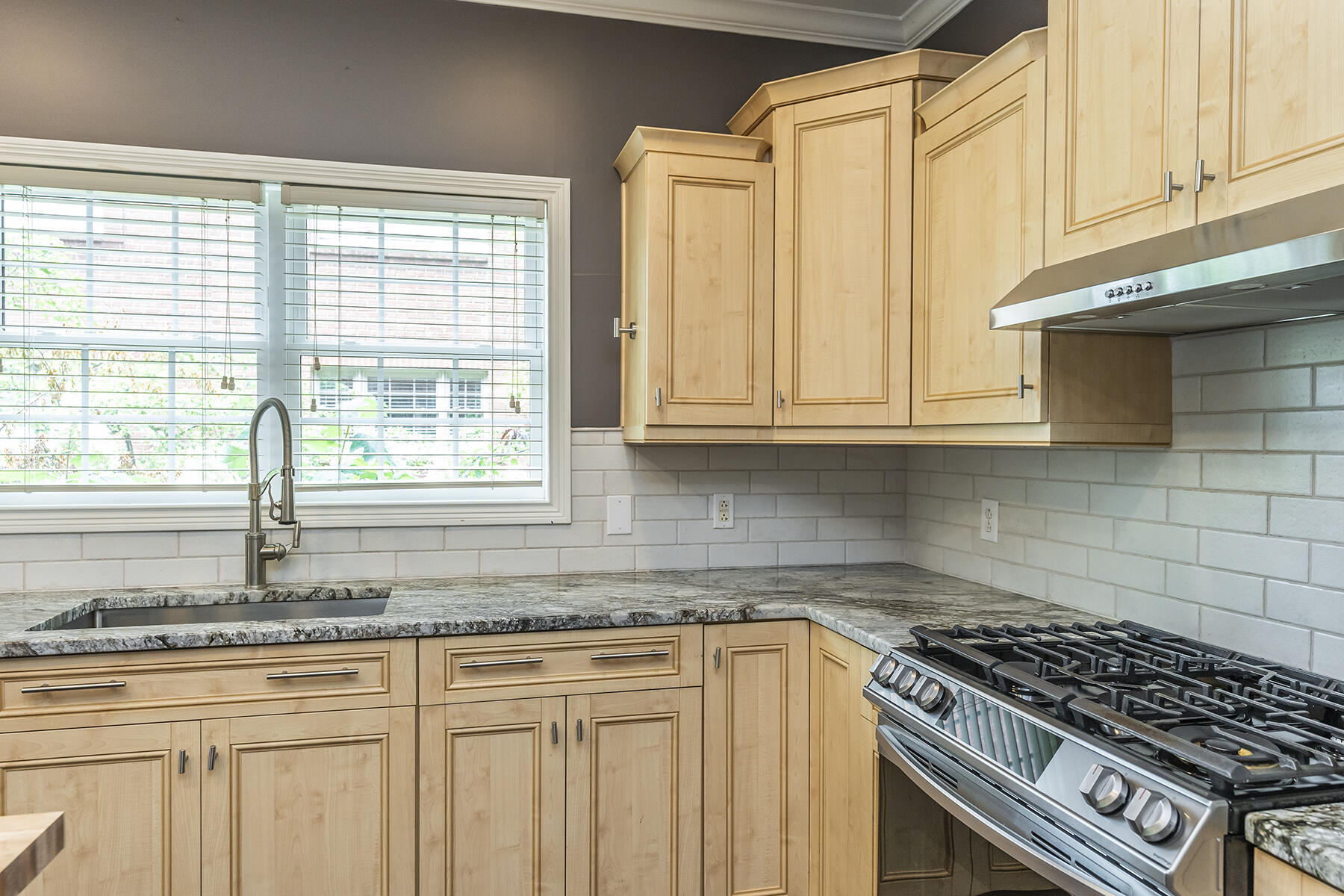 997 Star Shoot Parkway Property Photo 10