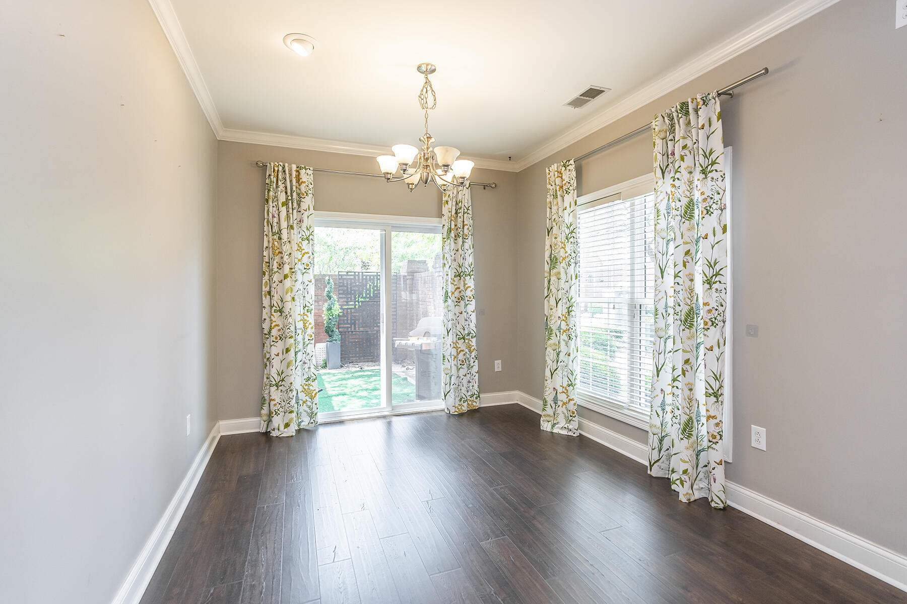 997 Star Shoot Parkway Property Photo 12