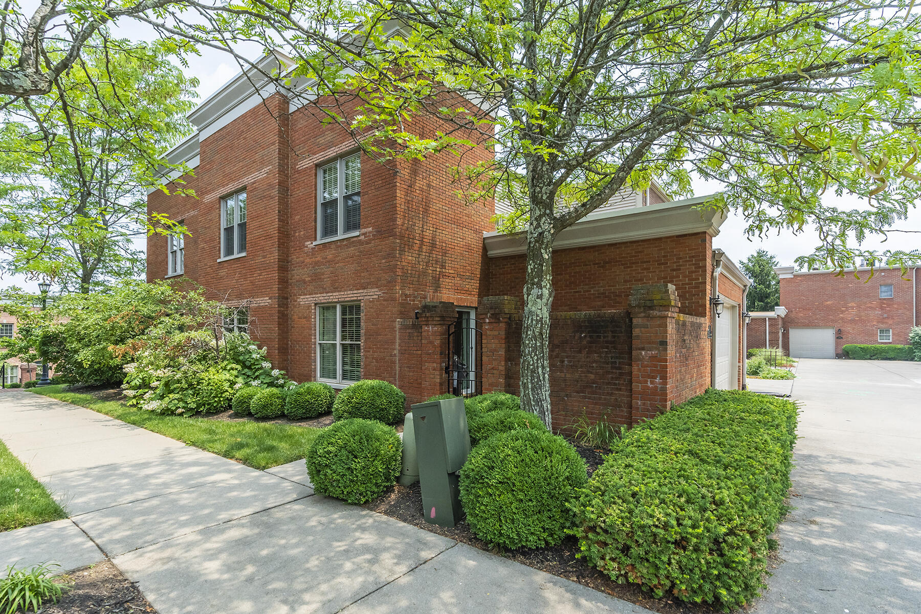 997 Star Shoot Parkway Property Photo 29