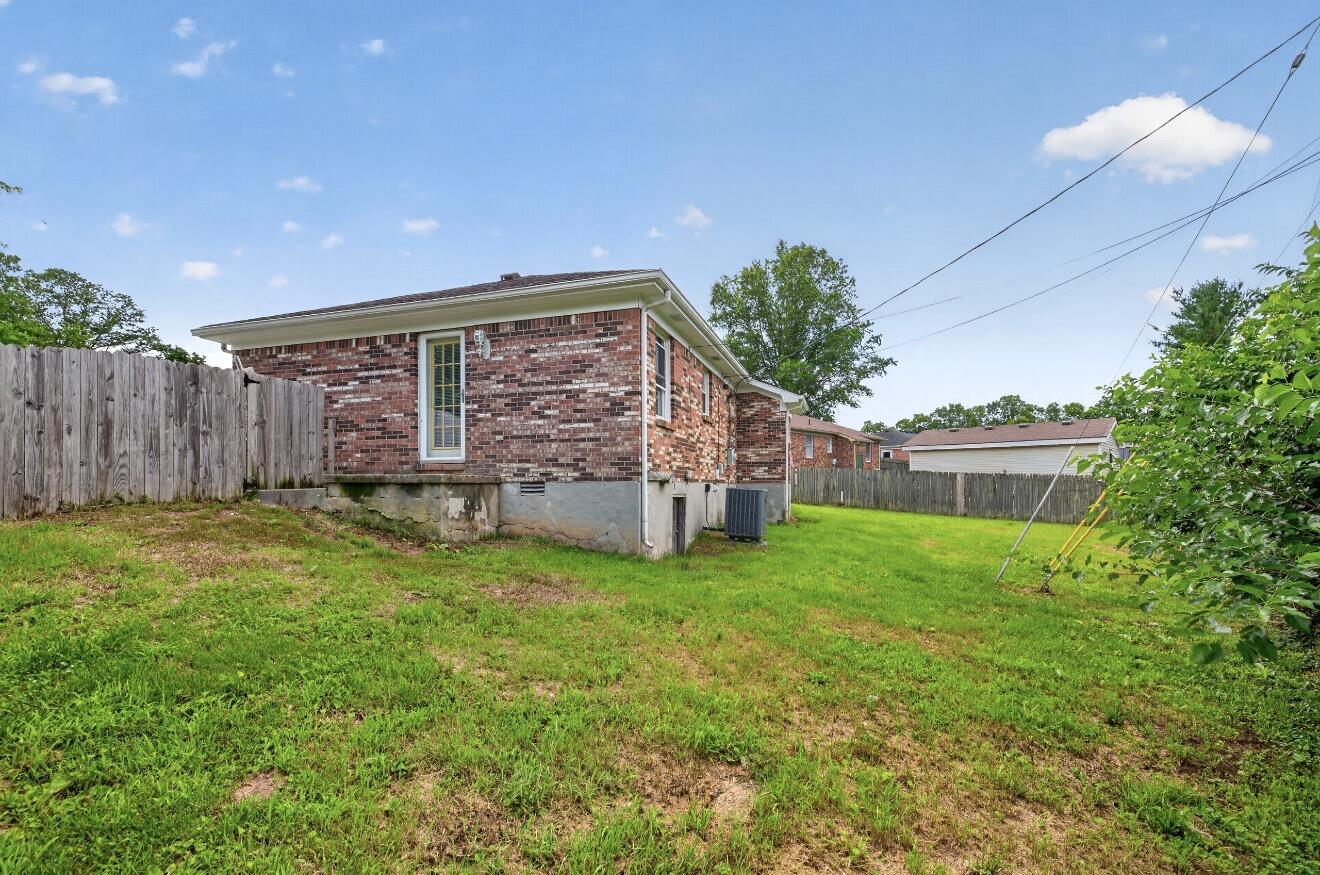 109 Lige Court Property Photo 3