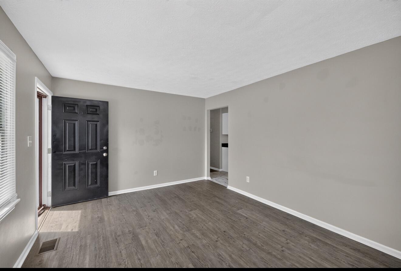 109 Lige Court Property Photo 5