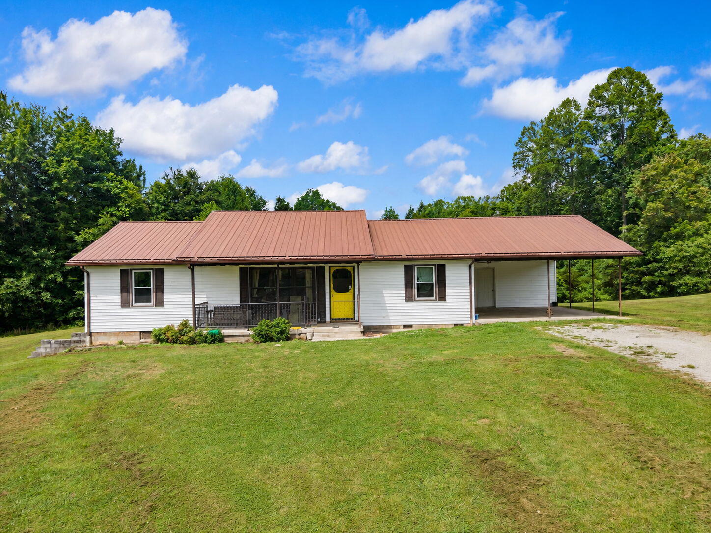 3492 Hawk Creek Road Property Photo 2