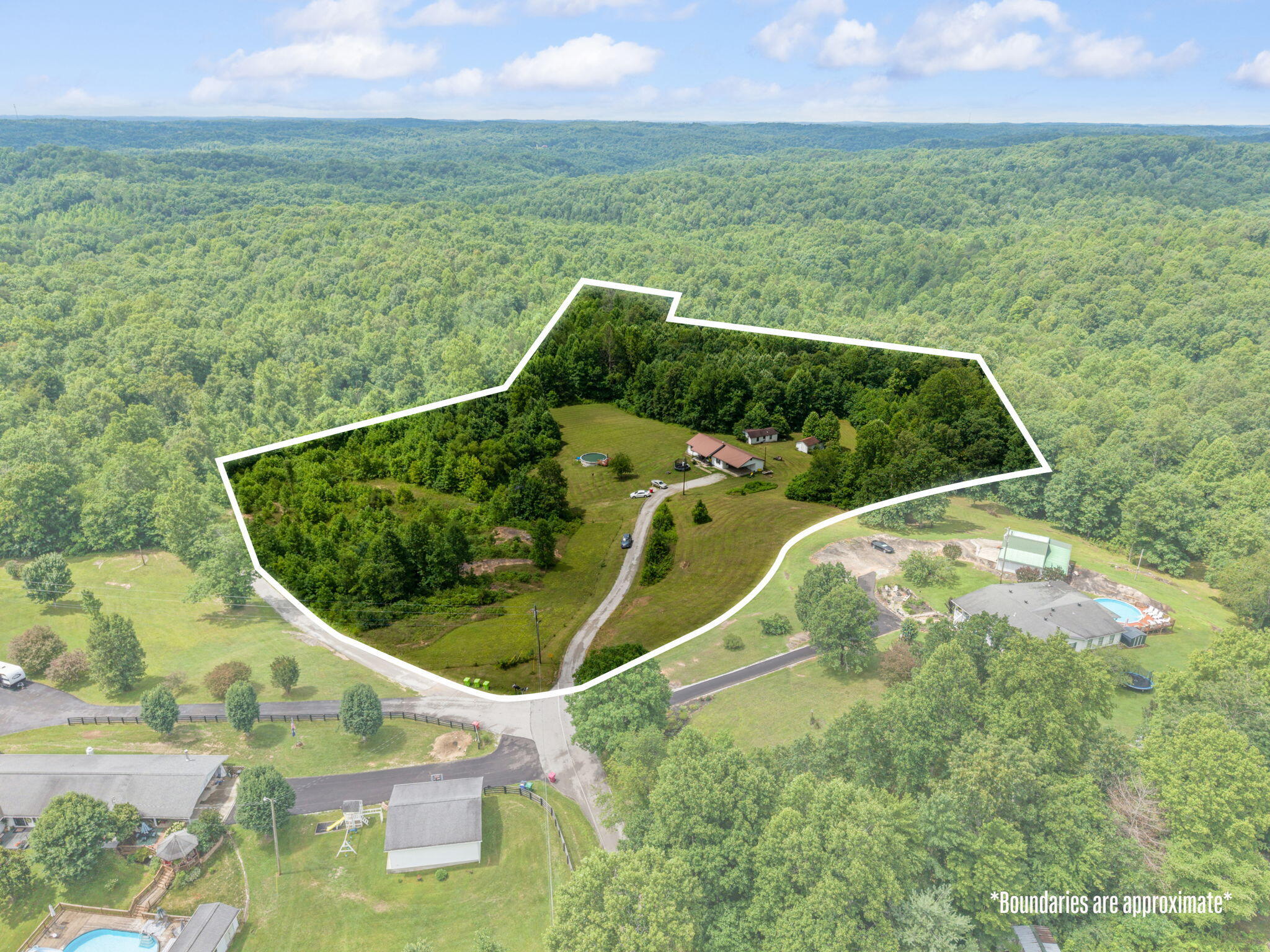 3492 Hawk Creek Road Property Photo 3