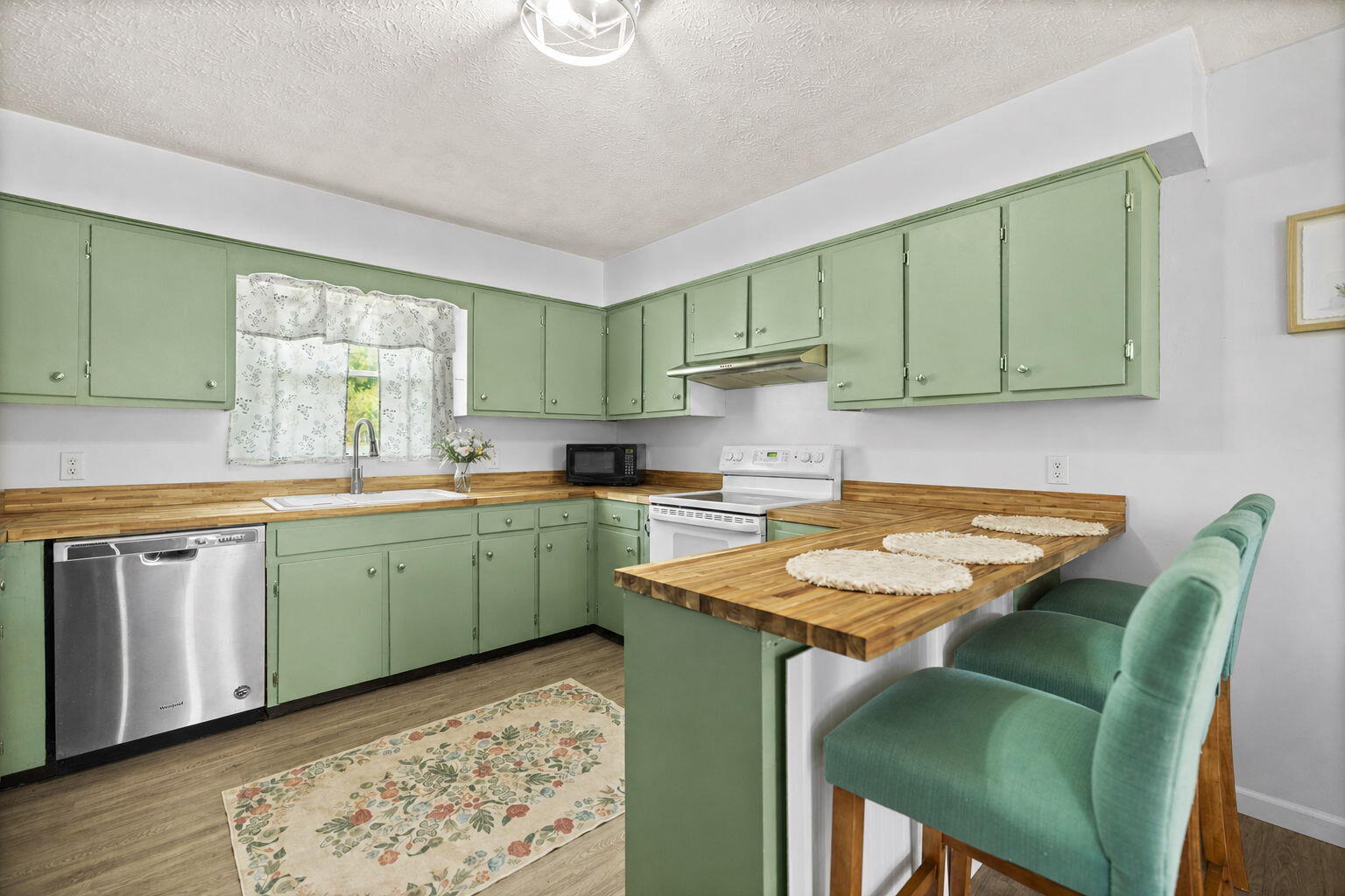 3492 Hawk Creek Road Property Photo 4
