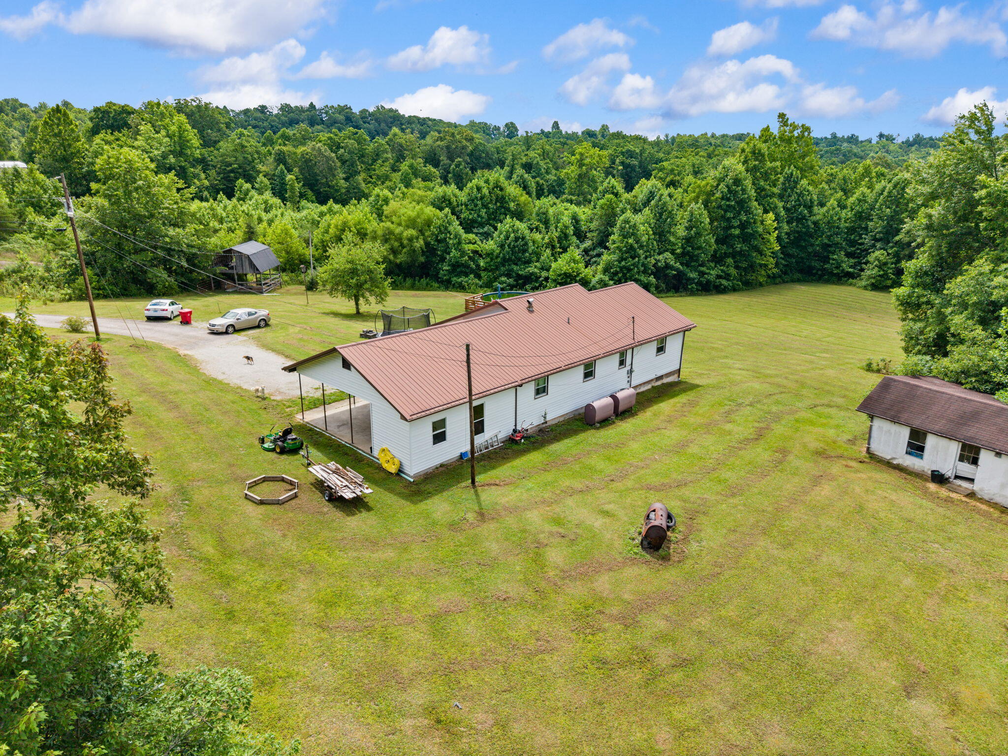 3492 Hawk Creek Road Property Photo 6