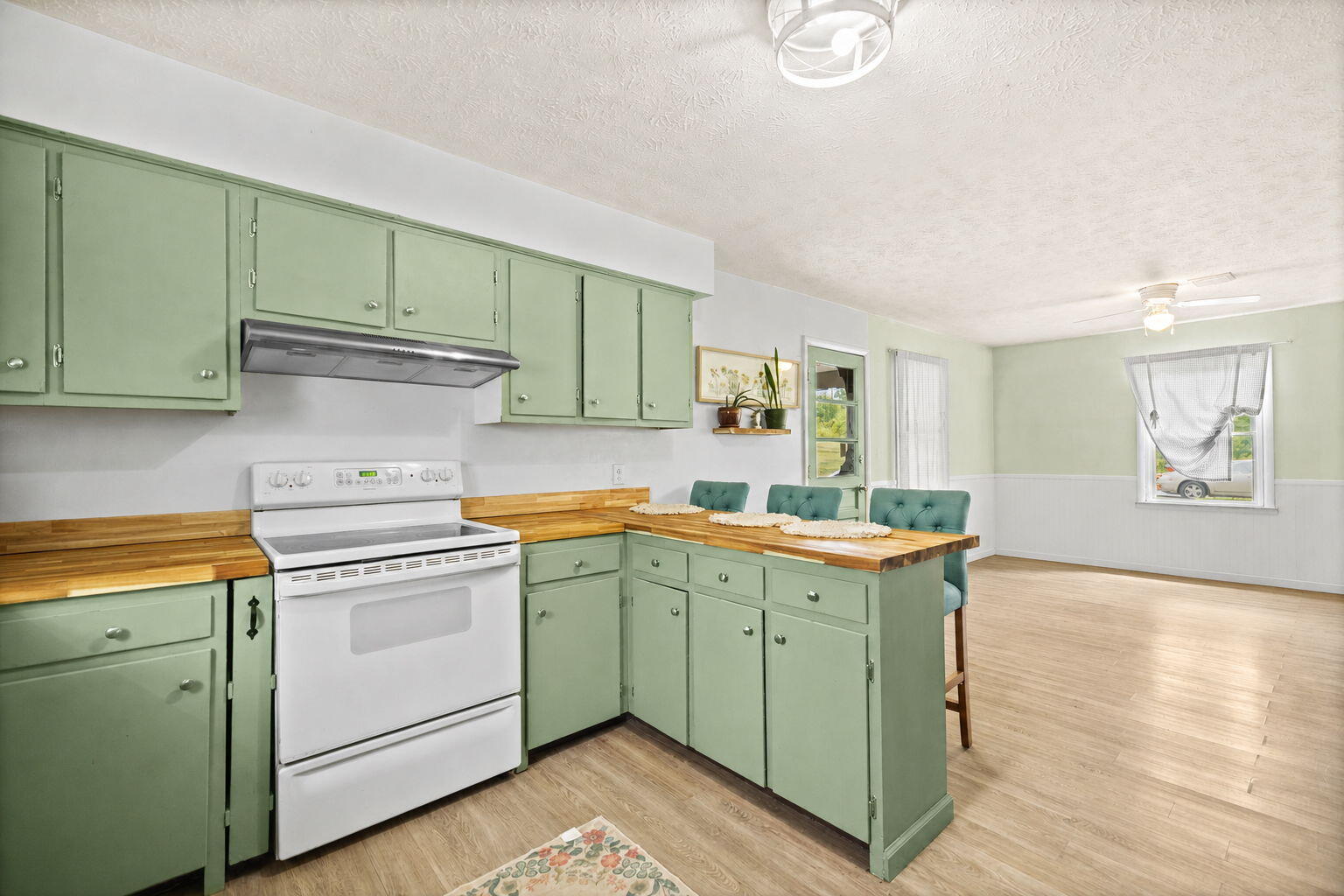 3492 Hawk Creek Road Property Photo 7