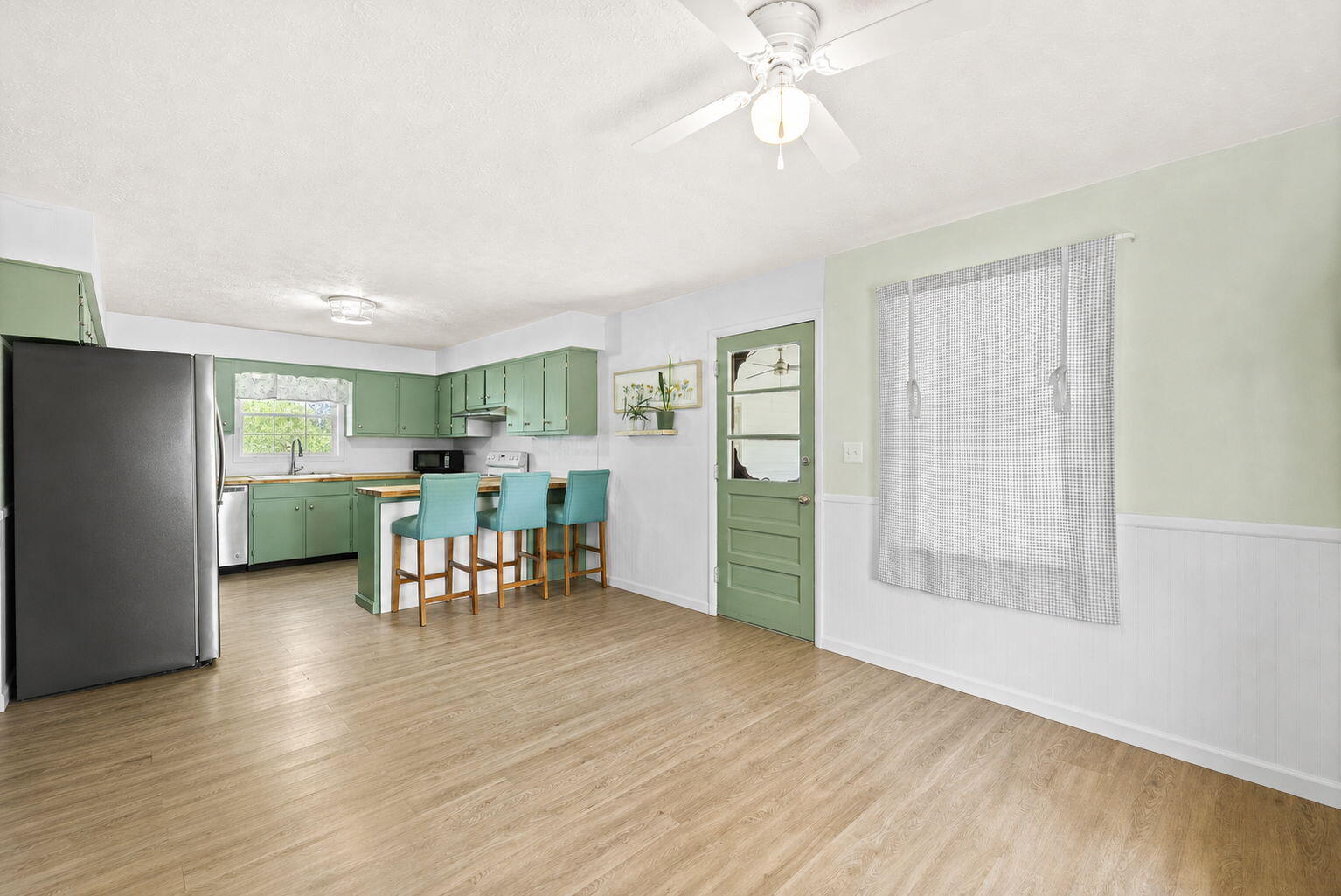3492 Hawk Creek Road Property Photo 11