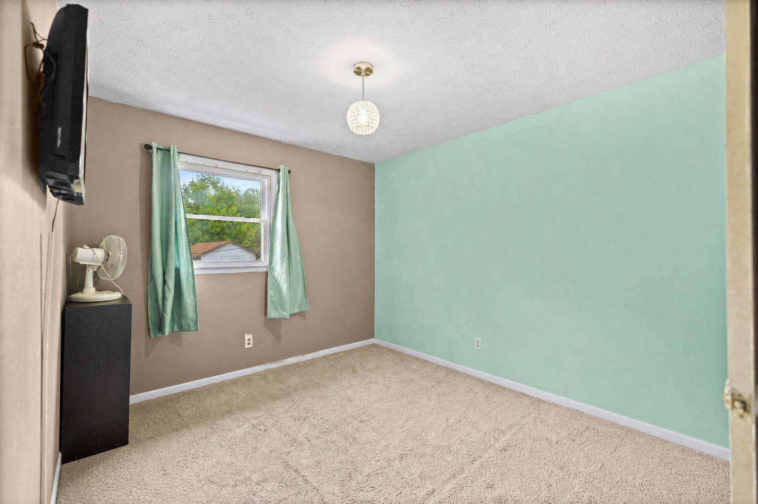 3492 Hawk Creek Road Property Photo 13