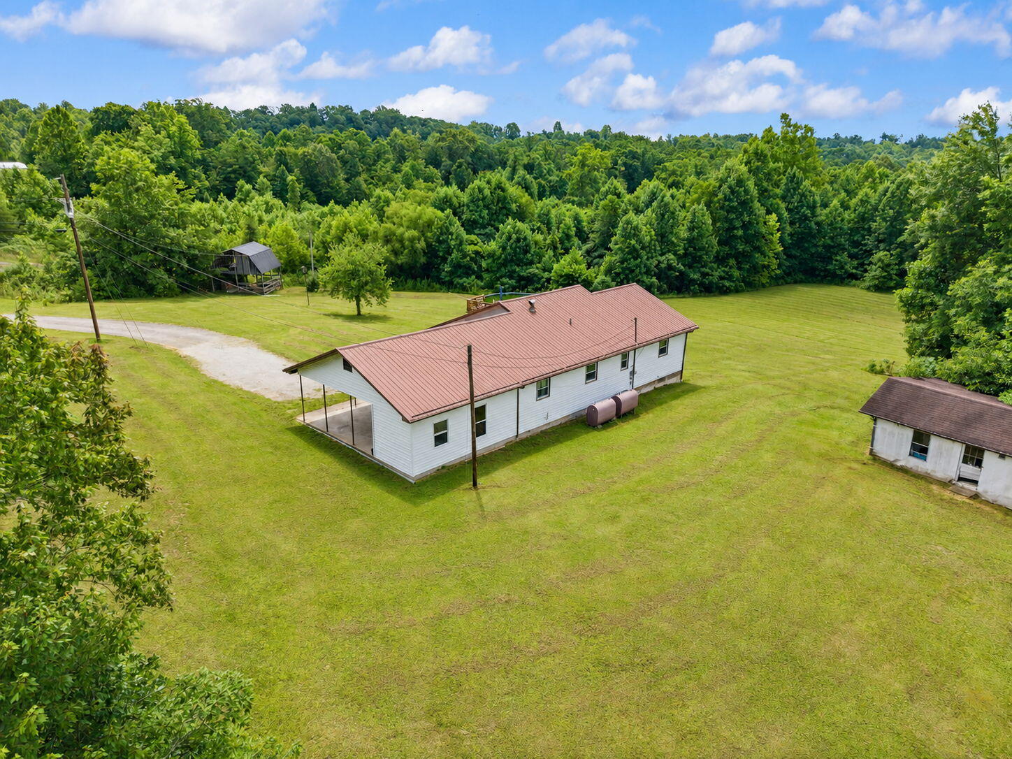 3492 Hawk Creek Road Property Photo 41