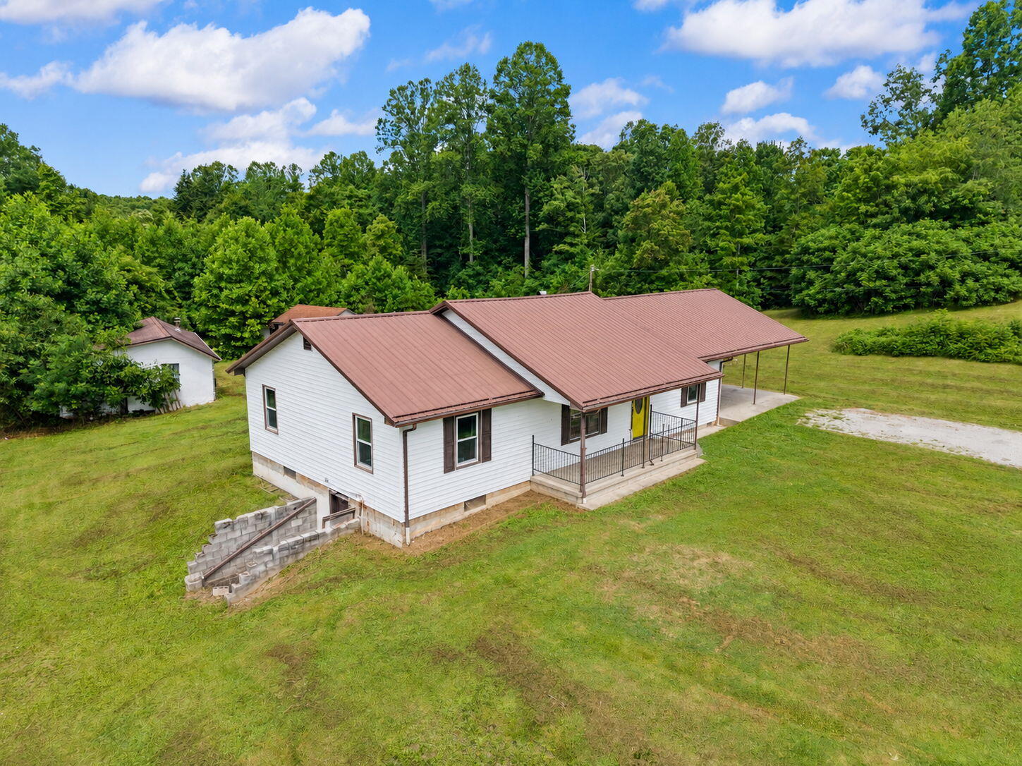 3492 Hawk Creek Road Property Photo 46